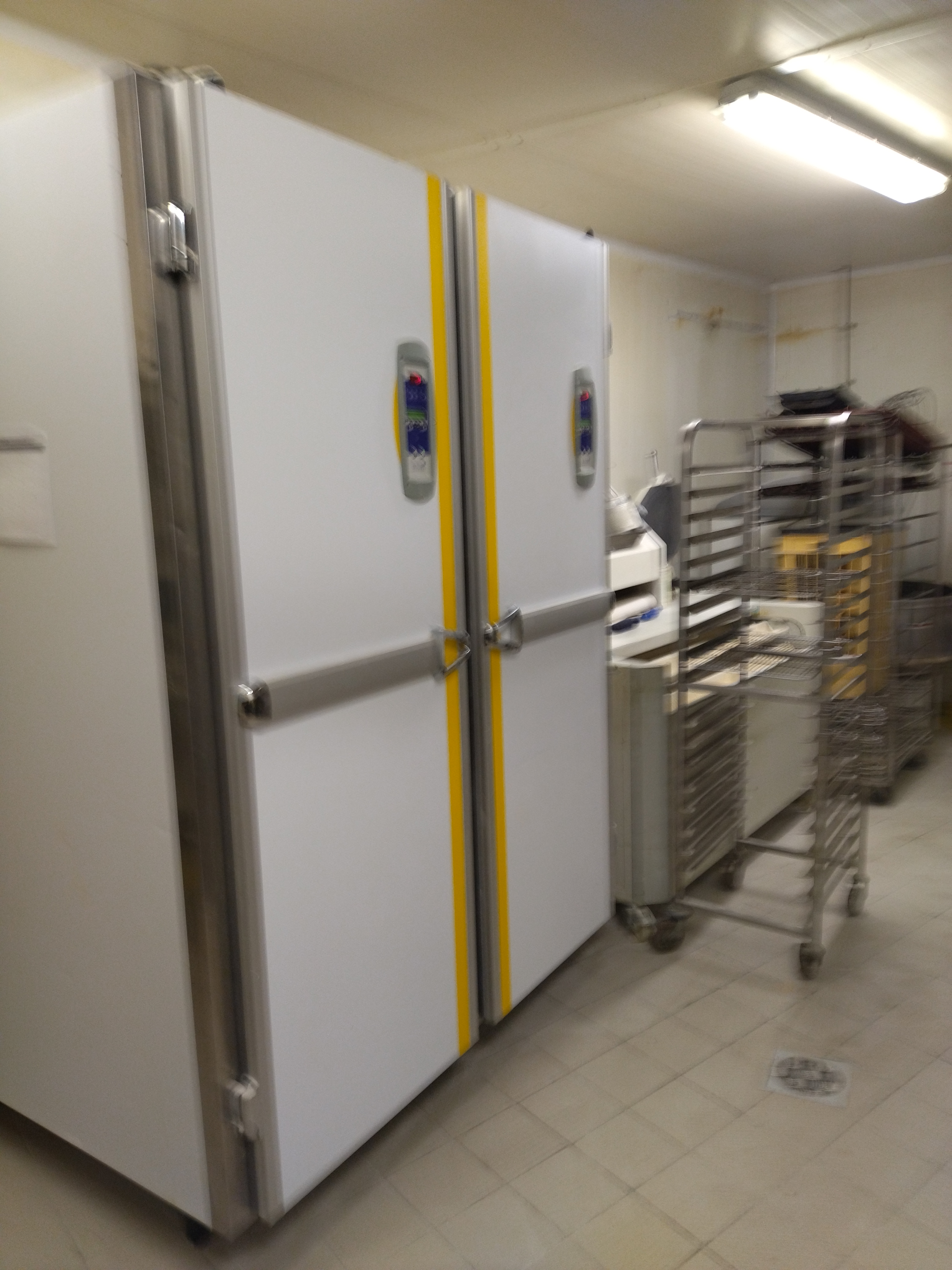 Secteur Ouest Creuse – porte d’entrée du département à 10 Mn de l’autoroute A20, 2 mn de la Nationale 145. BOULANGERIE PATISSERIE 122m2, un vrai COUP DE COEUR ... Eric vous propose le fonds de commerce de cette Boulangerie au prix de 180 000 euros. Cet établissement de bonne réputation dispose d'une clientèle fidélisée grâce à ses produits de qualité, bel espace de vente et laboratoire entièrement équipé avec le four à pain , et du matériel fonctionnel, avec un salarié. Potentiel de développement important en snacking, Possibilité d'achat des murs. Très bonne affaire à saisir.
Premier contact par mail, dans lequel vous présenterez votre situation.et le projet qui en suit.