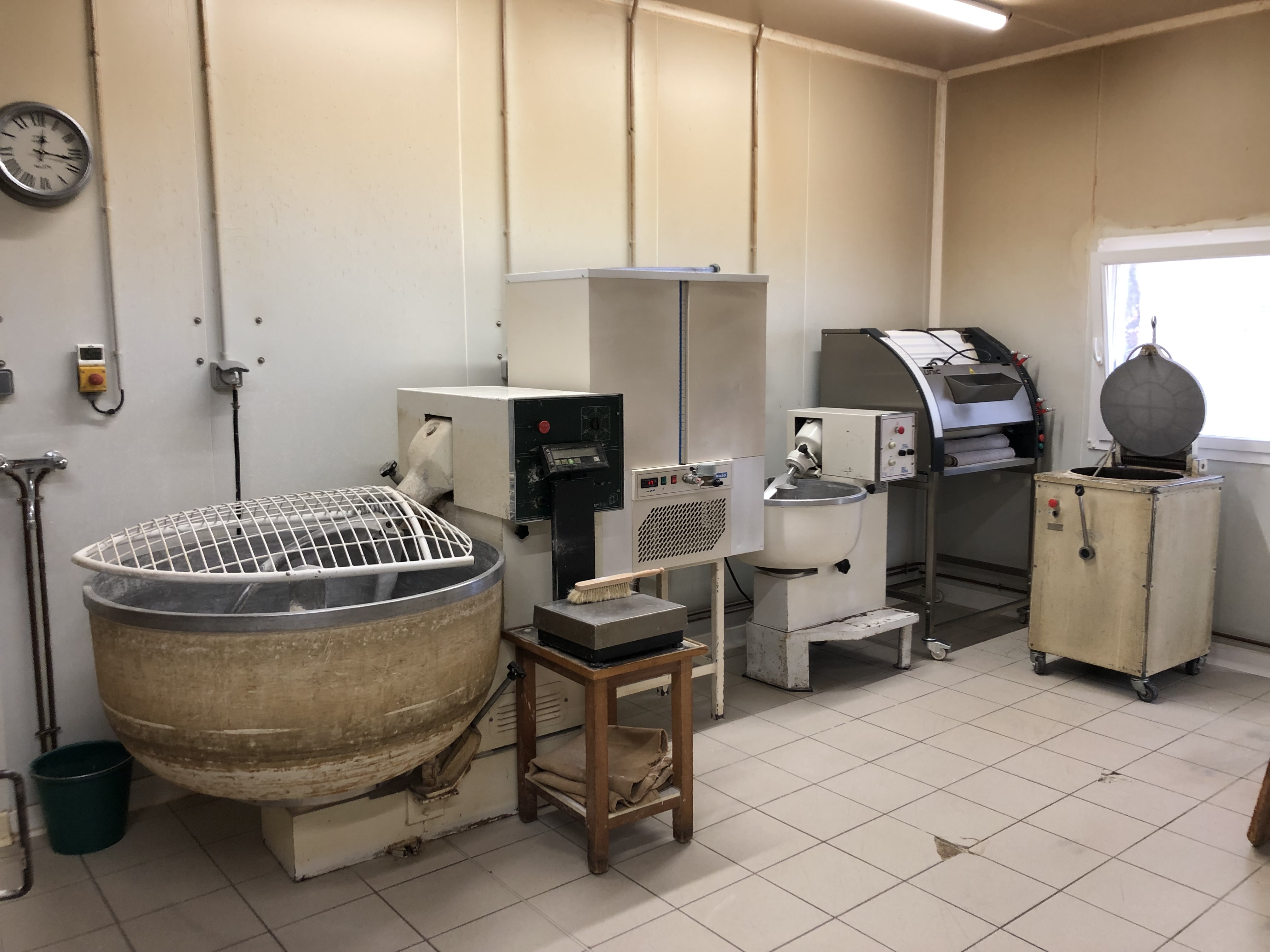 Vends boulangerie pâtisserie 250 000CA le prix comprend fonds et bâtiment vente cause départ retraite