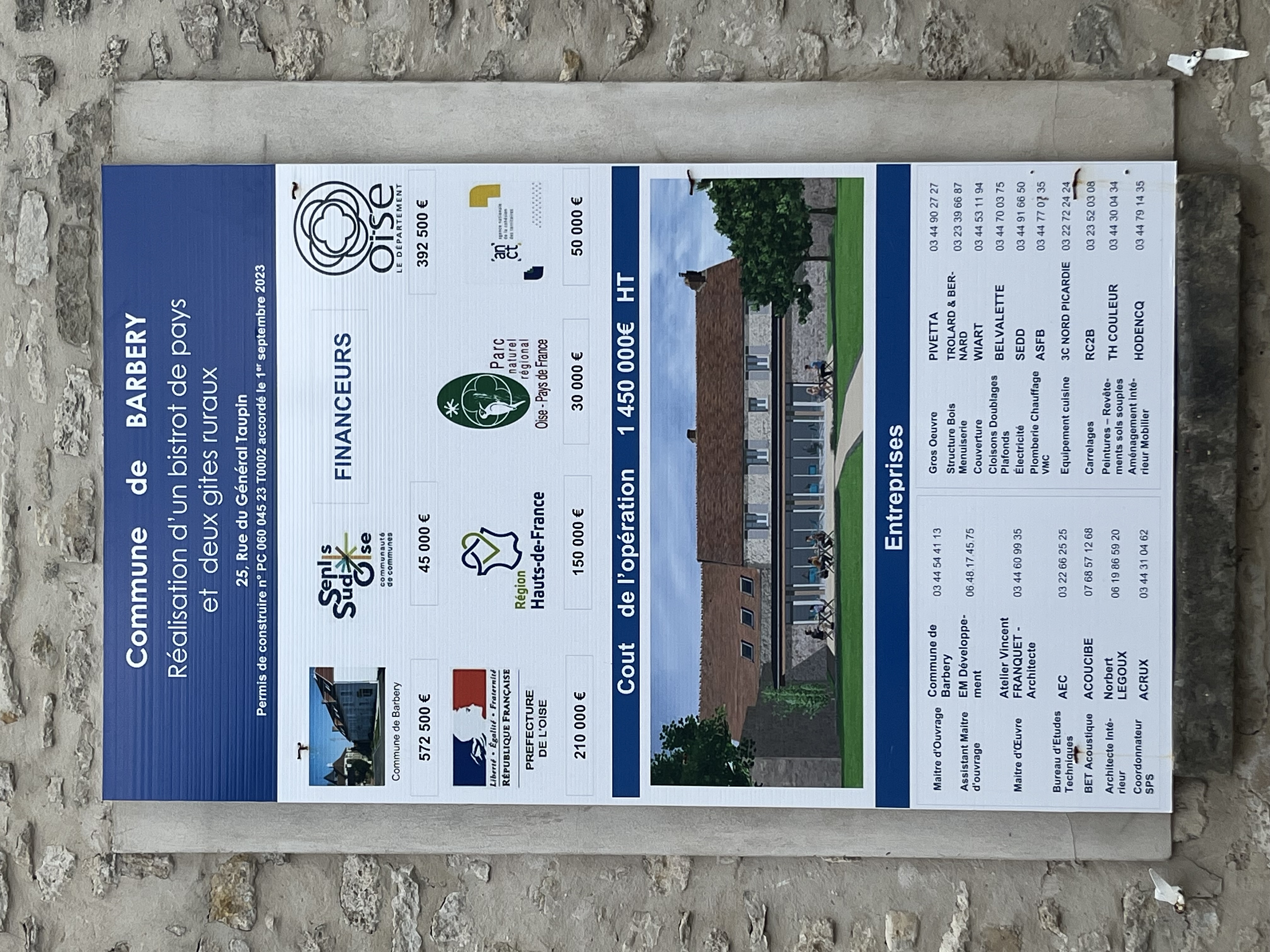 Implantée au cœur de la communauté de communes de Senlis Sud Oise, la commune de Barbery compte environ 550 habitants ainsi qu’un tissu économique assez riche. 
L'espace commercial réservé au porteur de projet est idéalement situé sur la place du village, offrant ainsi un emplacement stratégique et rempli de charme.

Après les travaux de rénovation, l'établissement sera composé d'une salle de restauration d’environ 86 mètres carrés, capable d'accueillir jusqu'à 50 convives, ainsi que d'un espace bar de 33 mètres carrés. De plus, il offrira une entrée de 30 mètres carrés. 
L'établissement disposera d’une terrasse, d’un jardin et d’une cuisine avec réserve toute équipée de 39m².

Le local, situé à Barbery appartient à la mairie, qui reste propriétaire. Un contrat de location-gérance sera proposé au porteur de projet sélectionné et signé avec la mairie à l’issue du bail précaire d’un an.

•	un local idéalement situé au centre du village
•	un loyer modéré afin d’alléger la charge locative
•	l’absence de droits d’entrée ou de frais d’agence immobilière

Si vous souhaitez développer une activité de restauration (expérience exigée) et êtes prêt à vous engager dans l'obtention du Label Bistrot de Pays, contactez-nous pour reçevoir le dossier de candidature !