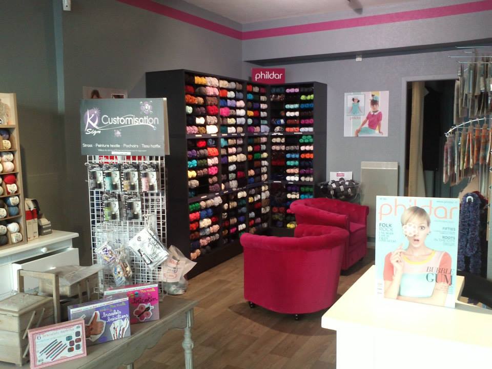 Vente fond de commerce pour cause départ en retraite.
Situé dans le centre ville de Pouancé, petite cité de caractère de l'Anjou , ce commerce bénéficie d'un emplacement de premier ordre avec une excellente visibilité.
Activité :
- Lingerie fine et lingerie de nuit femme
- collants
- maillots
 de bain
-coin Mercerie
- Laine PHILDAR
Atouts :
- Pas de concurrence directe sur 30kms
- Accessibilité conforme aux normes PMR
Prix de cession : fond de commerce à 29000€ matériel compris - loyer : 500€/mois.
Possibilité achat bâtiment (local commercial + appartement 107m2)