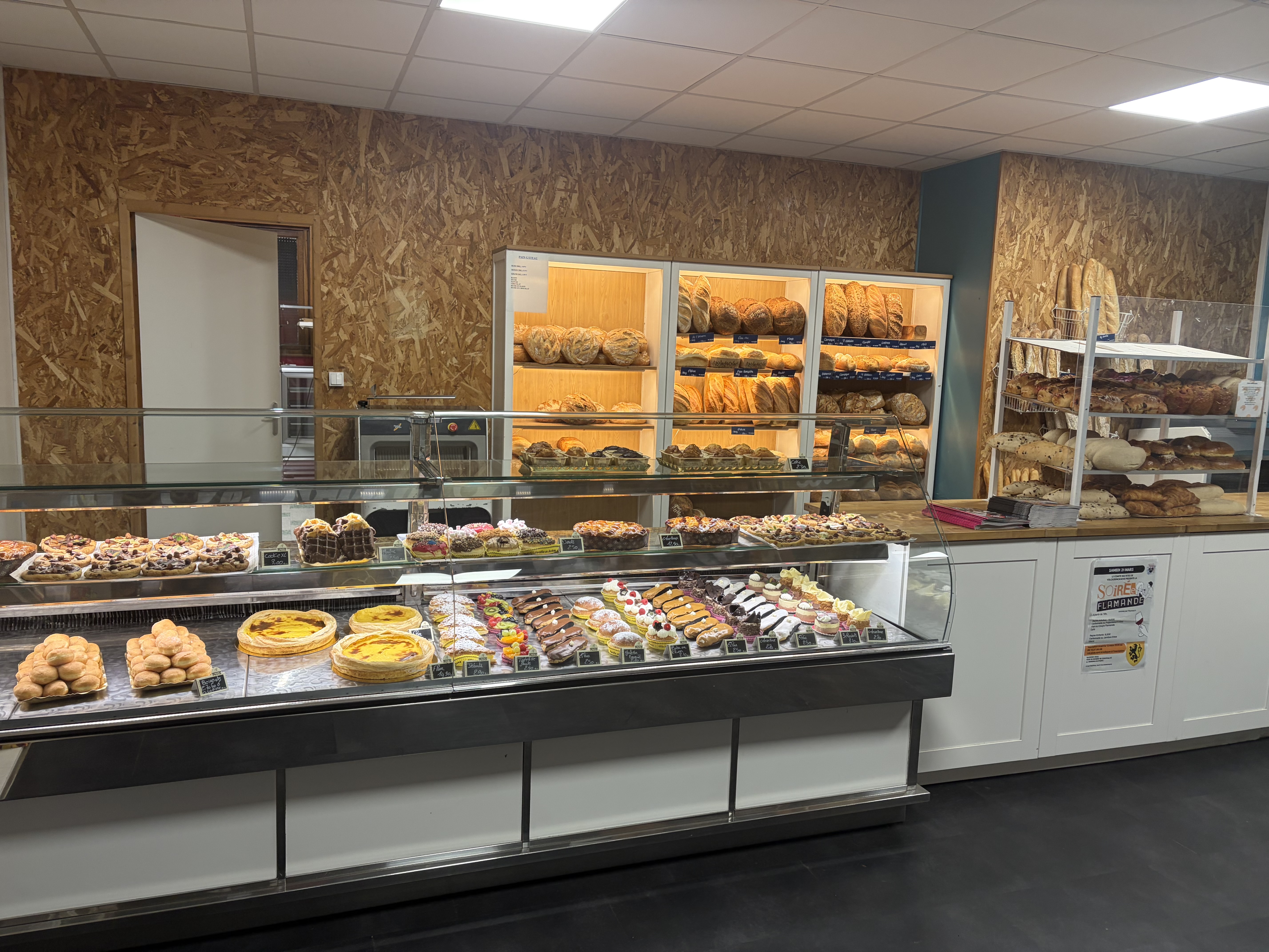 À vendre fond de commerce , boulangerie pâtisserie de bonne réputation située dans un village dynamique de 650 habitants .
Matériel entretenu et récent, four à bois .
Le tout sur 200m2 
Snacking à développer 
Logement 3 chambres jardin et garage .loyer commerce + logement 1500€

Prix 170000€ négociable 
Bonne rentabilité