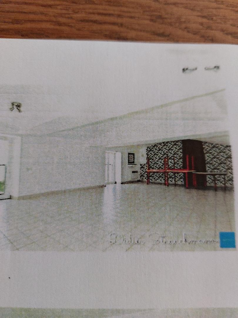 Local commercial 110m2 en rez-de-chaussée,  et logement 95m2 à l'étage. Laboratoire attenant avec plonge professionnelle et remise, prêt à accueillir une activité de restauration, traiteur, pâtisserie, café, ou toutes autres projets. Possibilité d'aménager une terrasse extérieur. Idéalement situé au coeur de l'Aunis, entre La Rochelle et Rochefort, 15mn de la gare TGV de Surgères. 
Ardillières, petite commune résidentielle, avec son école maternelle et primaire, caserne de pompiers, bibliothèque, cabinet d'infirmière, ostéopathe, médecine traditionnelle chinoise, épicerie, diverses associations et artisans.