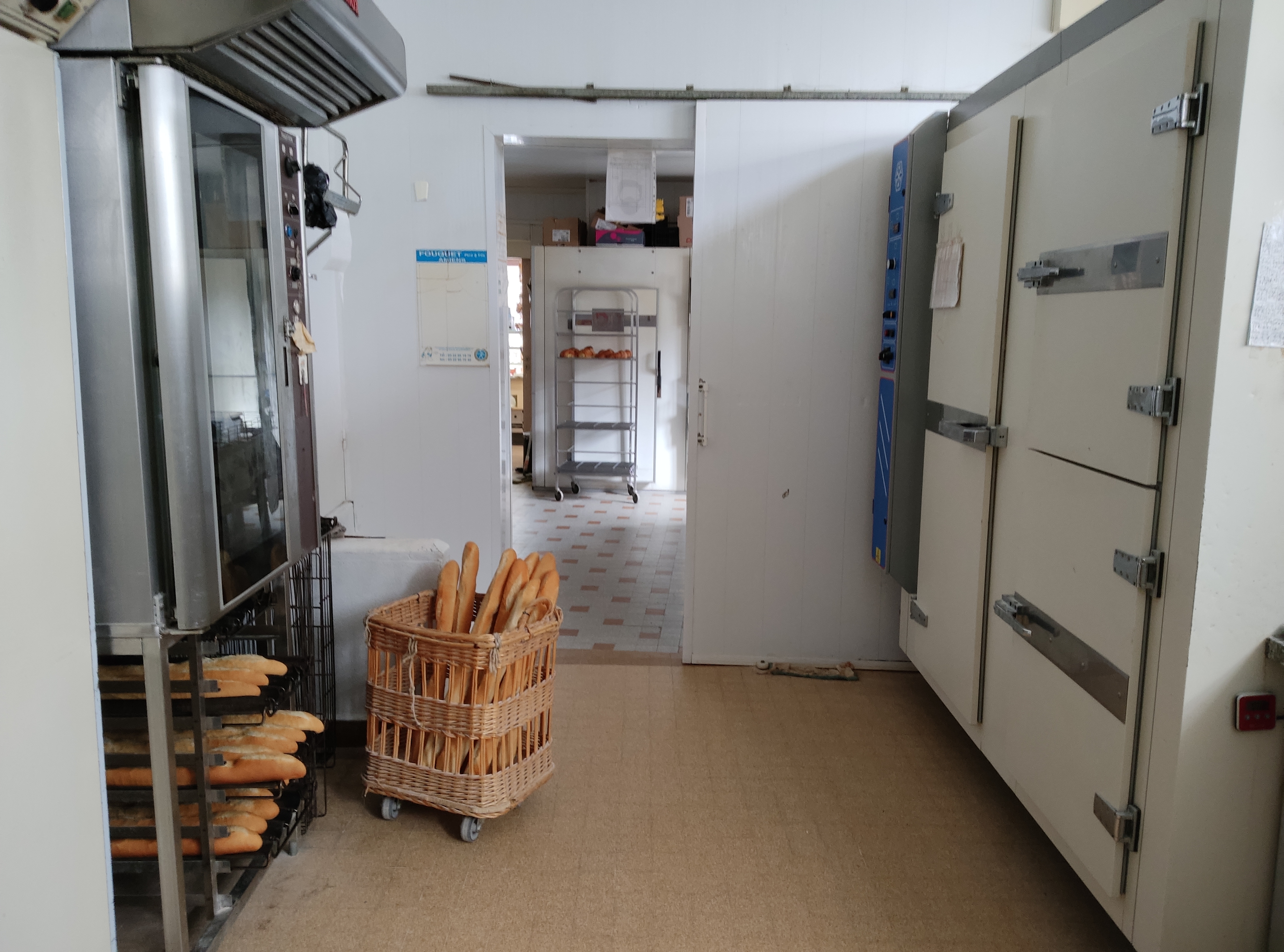 Vente boulangerie pâtisserie cause  retraite
Surface 300m2 Loc appartement 800€
1boulanger et 3 vendeuses