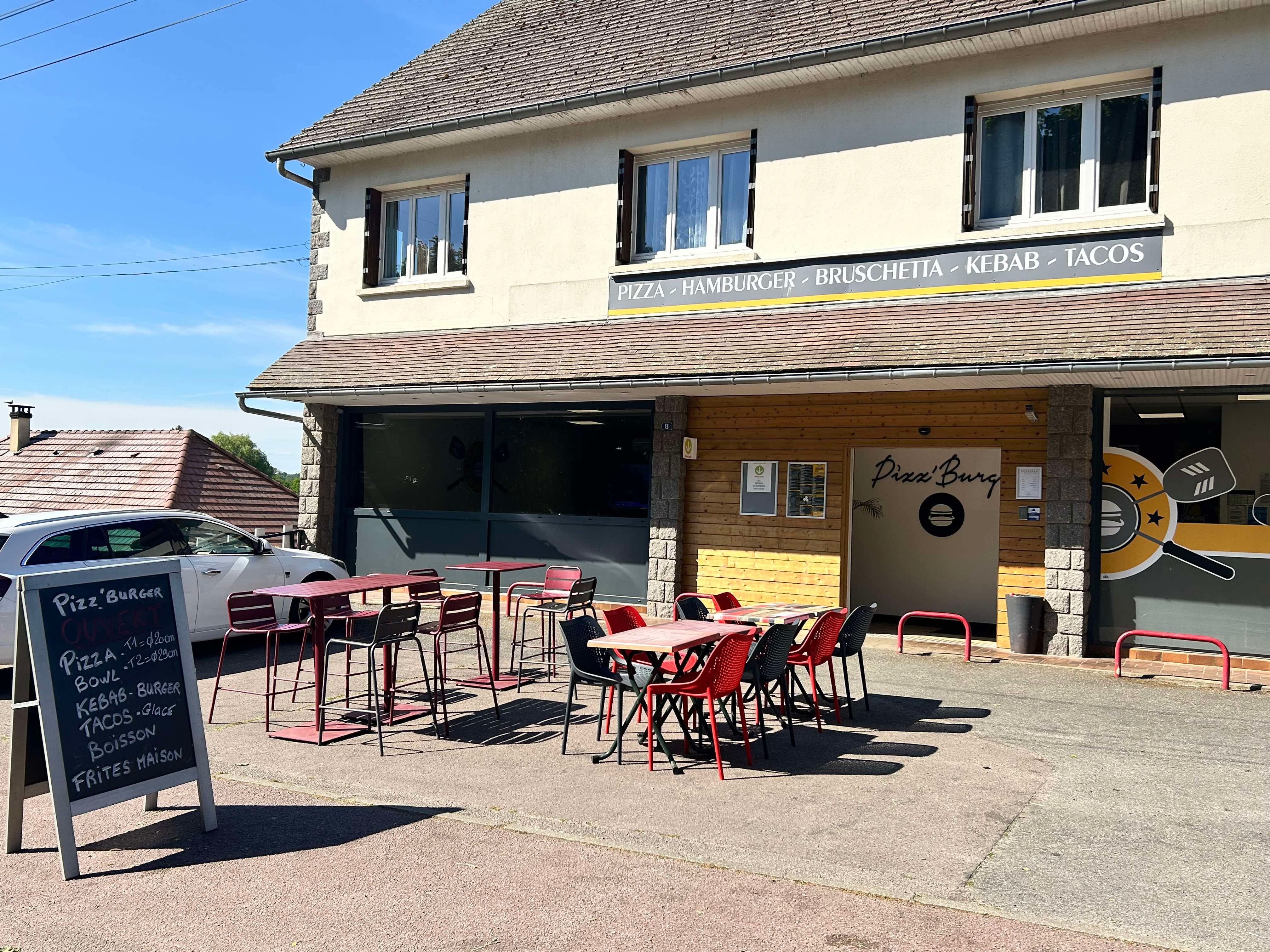 Vend fond de commerce de 185 m2 
Avec licence 3 
Actuellement exploité en pizzeria-kebab- Burger 
Loyer de 620€
Cuisine très bien équipée ( novembre 2022) tout inox
Grande chambre froide, friteuse en triphasé, double four à pizza triphasé, broche kebab gaz, éplucheuse à légumes, bière pression ….) 
Vestiaire wc personnel et partie plonge. 
Salle de 50 couverts équipé de grand écran, climatisation avec possibilité de développer la restauration sur place (90% du chiffres d’affaires en vente à emporter) 
Possibilité de developper la livraison et ou brasserie sur place, soirée à thèmes, traiteur … 
Possibilité de créer un deuxième commerce (grande superficie de salle avec 2 belle vitrines. 
Wc normes handicapés
Vestiaire homme / femme 
Réserve.
Pas de contrat Brasseur. 
Porte d’entrée automatique 
Installer depuis janvier 2017. 
Possibilité de former les futurs repreneurs, 
Apport nécessaire pour monter le dossier.

Plus d’info par téléphone.