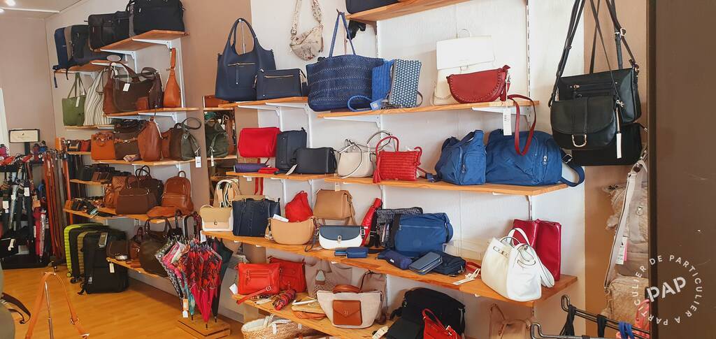 Belle maroquinerie indépendante au cœur de Gourdon (Lot).
Une opportunité d’installation dans une ville touristique et dynamique.

Après plusieurs années d’activité, je propose à la vente le fonds de commerce d’une maroquinerie bénéficiant d’une clientèle fidèle et d’une belle notoriété locale.

Située dans le centre de Gourdon, cité médiévale très appréciée du Lot, cette boutique profite d’un emplacement privilégié, d’une clientèle locale attachée au commerce de proximité et d’un environnement touristique favorable.

Les atouts de cette affaire :

Boutique chaleureuse et immédiatement exploitable ;
Clientèle régulière et fidélisée ;
Activité reconnue localement ;
Pas de salarié à reprendre
Investissement accessible pour une première installation ;
Potentiel de développement (vente en ligne, réseaux sociaux, diversification des produits)

Le commerce bénéficie d’un cadre de vie très agréable dans une région touristique, avec un fort potentiel pour une personne souhaitant reprendre une activité indépendante à taille humaine.