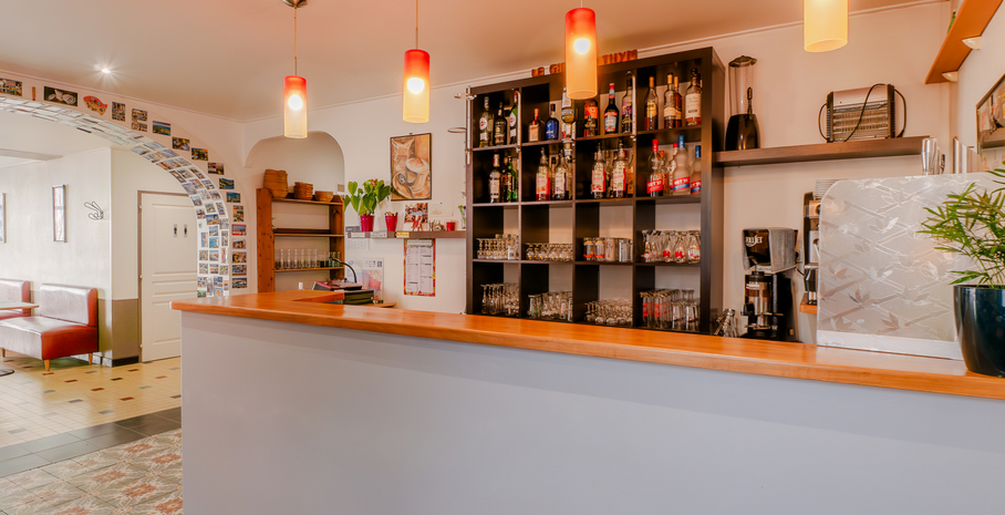 CHERCHE COUPLE MOTIVÉ POUR REPRENDRE RESTAURANT DE VILLAGE
AIDES POUR INSTALLATION AFFAIRE A DÉVELOPPER
CAUSE RETRAITE