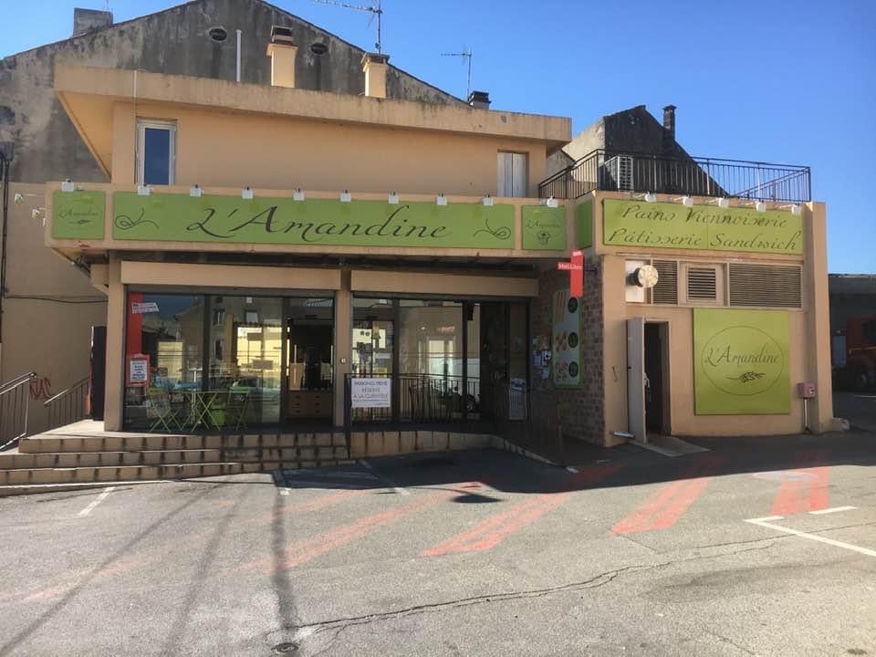 À vendre point chaud boulangerie pour cause retraite dans petite ville de 11000 habitants