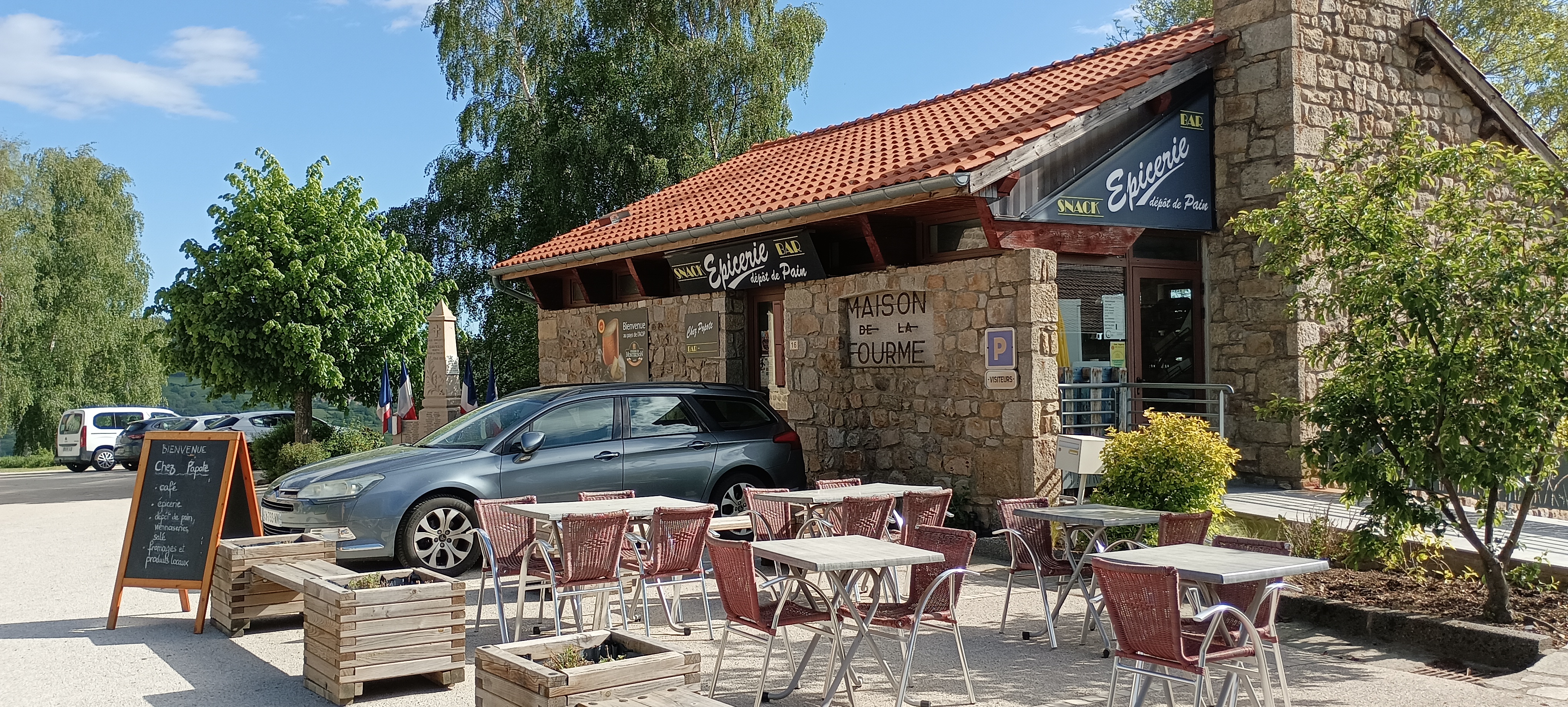Fonds de commerce Epicerie – multiservice – bar belle commune au coeur du PNR Livradois-Forez