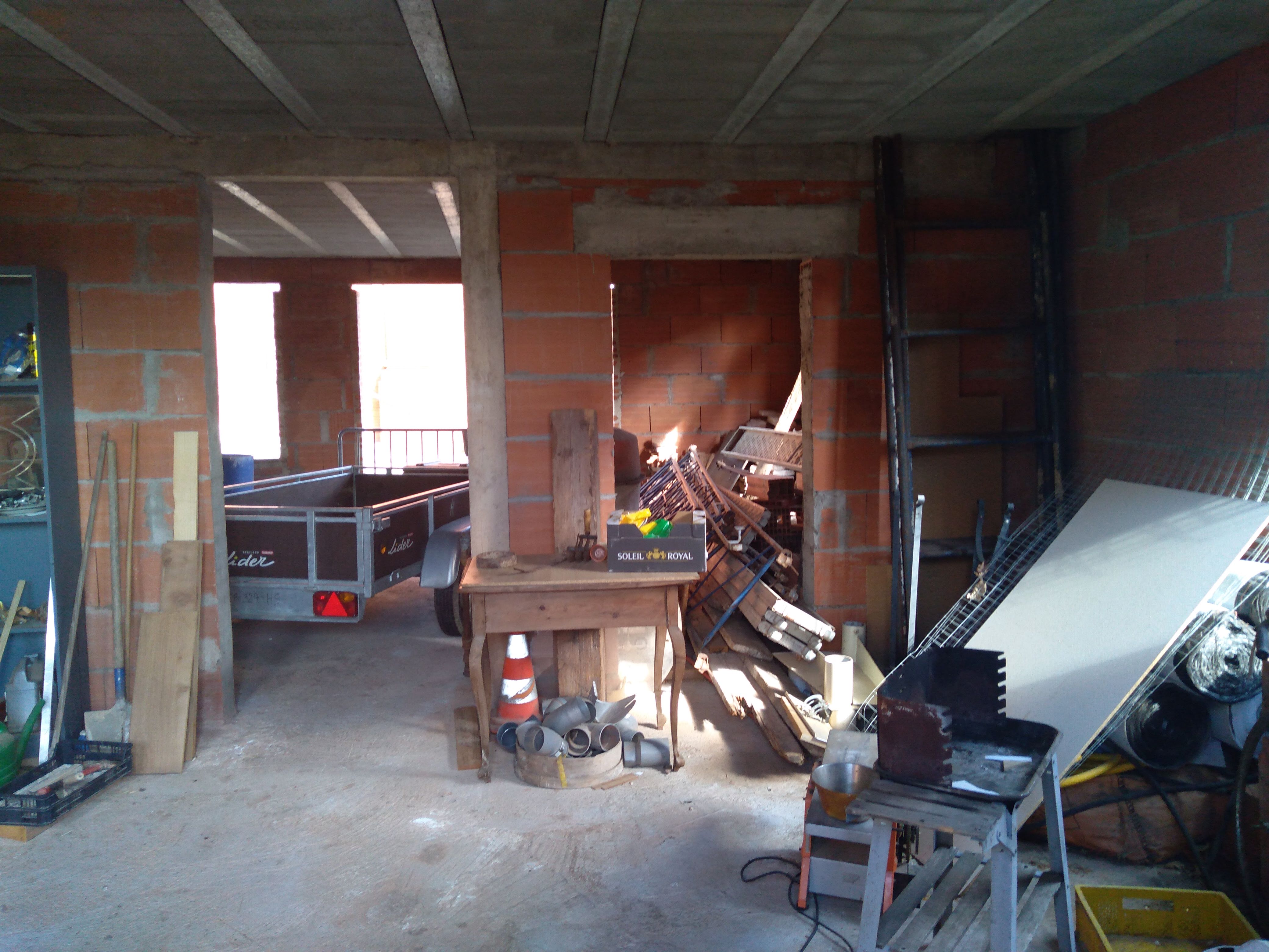 Boulangerie à reprendre – Centre du village

Boulangerie située au centre du village, fermée depuis août 2023 suite à une cession d’activité.
Le local dispose encore du matériel principal, notamment le four et le refroidisseur d’eau.

L’ensemble comprend :deux maisons une maison avec travaux a finir 

Un bâtiment d’environ 178 m², avec habitation sur plusieurs niveaux

Un fournil (four environ 10 m²) offrant un fort potentiel de redémarrage

Une maison avec DPE de septembre 2025 distincte du fournil habitation 

Idéal pour un professionnel souhaitant relancer une activité artisanale.
Boulanger de métier,et la pâtisserie avec les commodités 

📅 Visite uniquement sur rendez-vous.
Merci de me contacter pour organiser une visite.