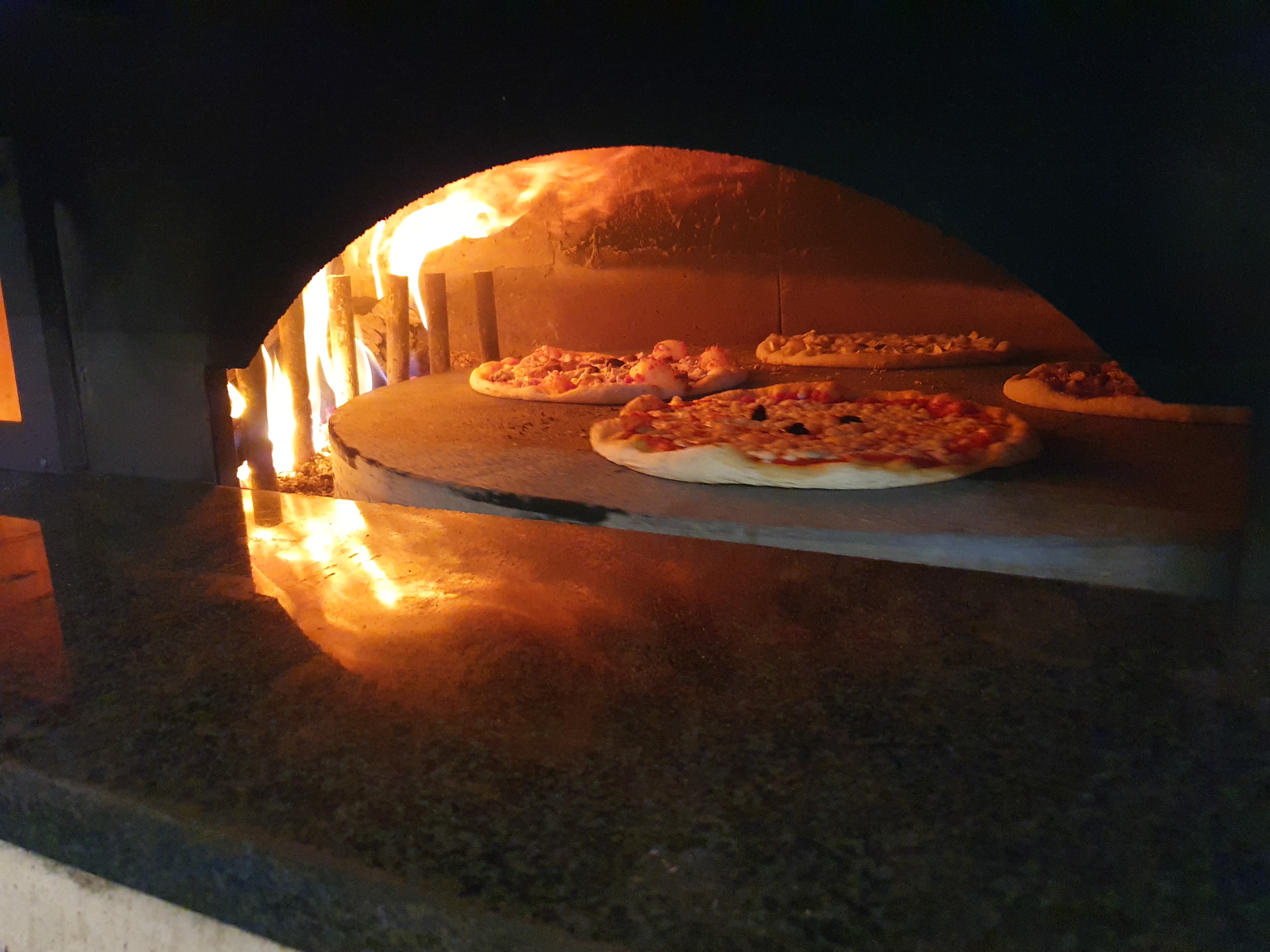 Pizzeria four à bois solle rotative