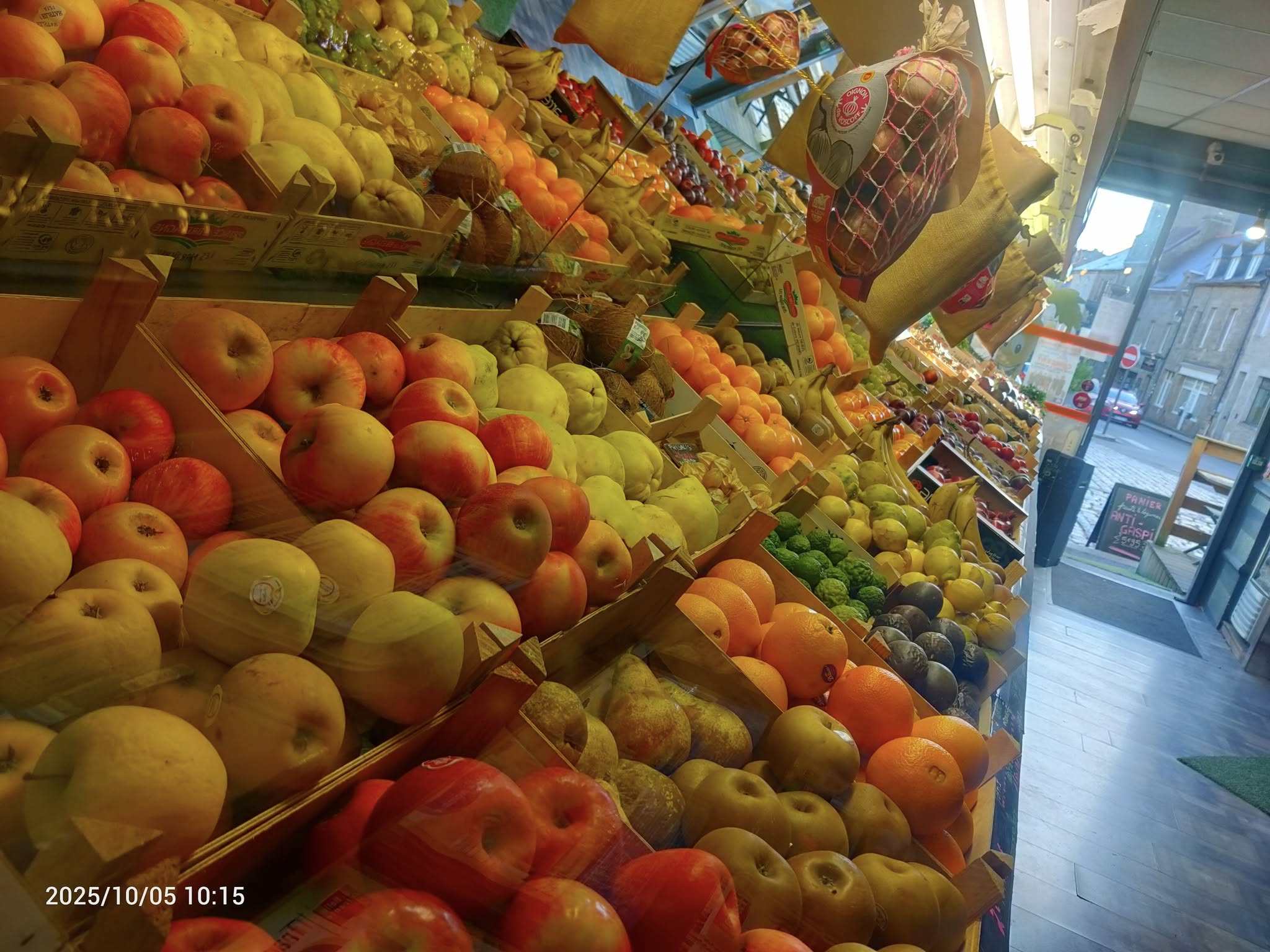 Épicerie vintage de 600 caisses de pommes de 1950.