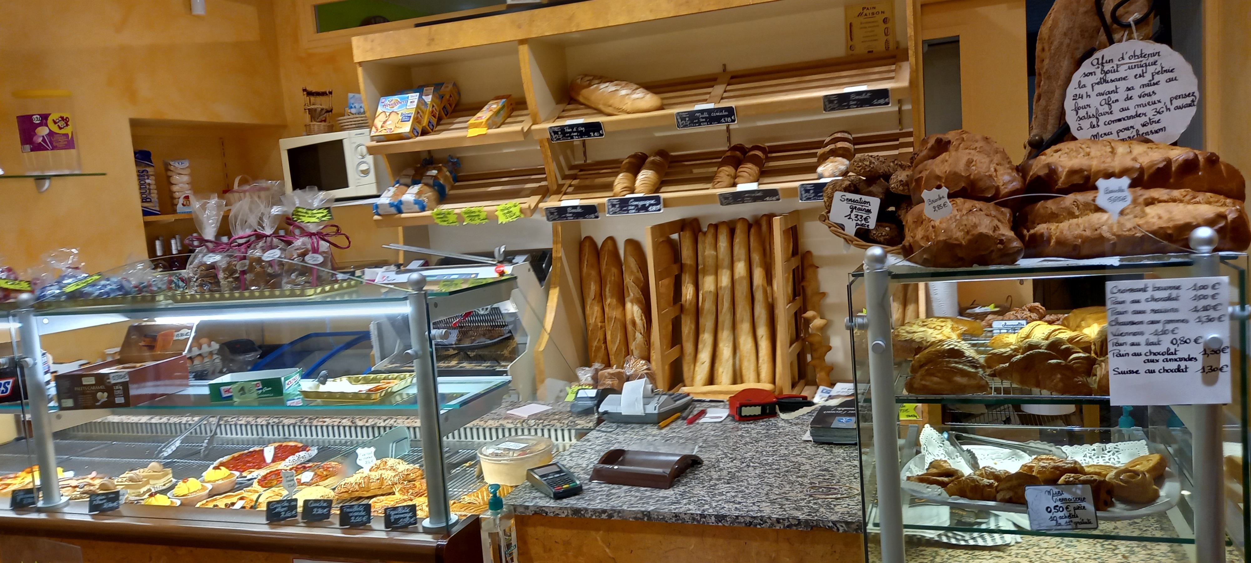 Fond de commerce Boulangerie Pâtisserie installé depuis 30 ans au centre du village de Crancey 10100 (Aube) de 721 habitants.  Le village comprend un bar/tabac, un salon de coiffure, deux entreprises de 50 à 60 salariés chacune, un camping de 200 emplacements à 2 km.  Une école avec maternelle et primaire sur la commune et un transport scolaire pour les collèges et les lycées sur la ville de Romilly sur Seine à 6Km. Au départ du village un chemin de randonnée et une vélo voie,  qui relient les communes environnantes, attirent de nombreux groupes de randonneurs.