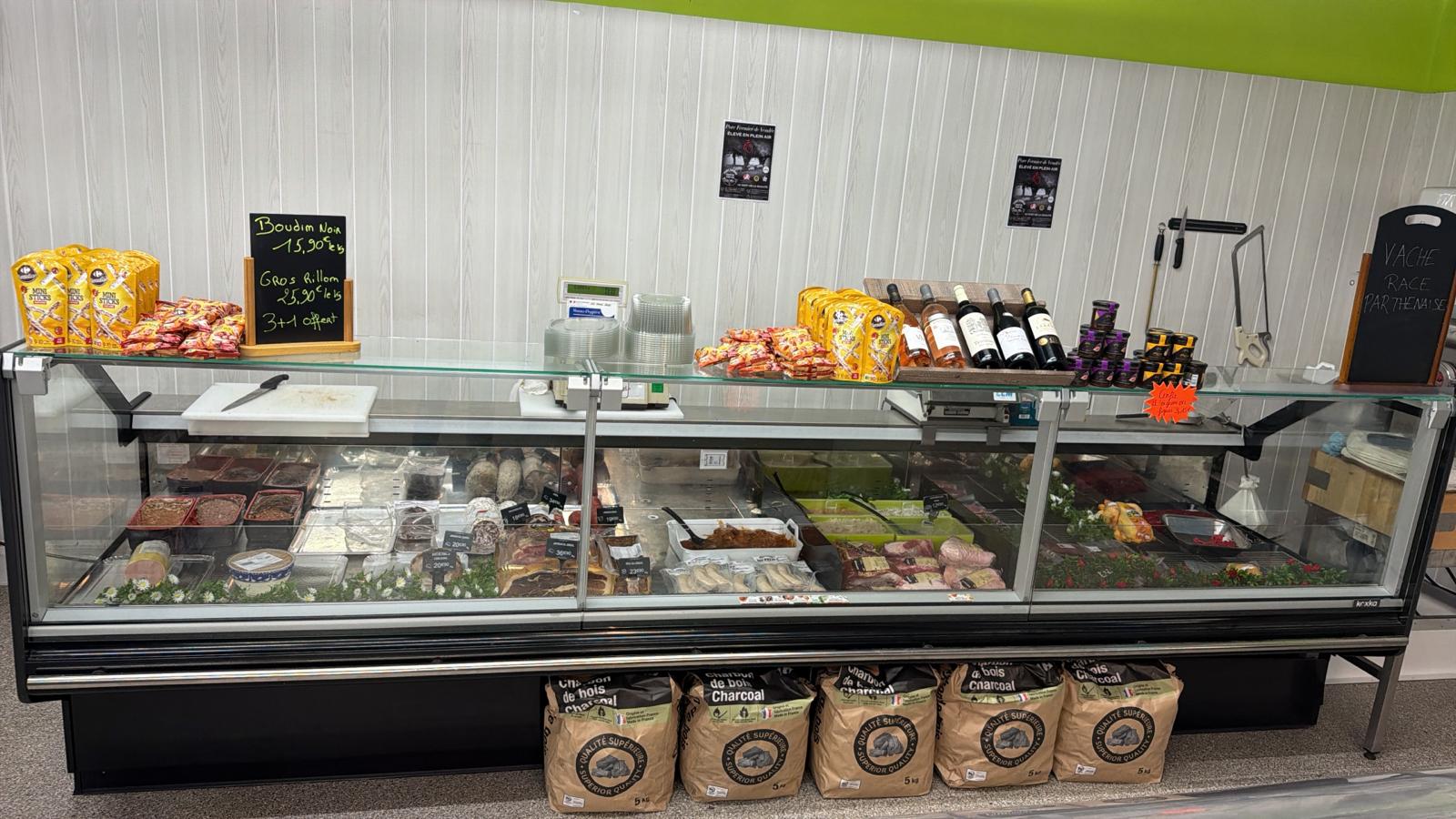 Commerce de proximité avec fdj dépôt de pain petit rayon charcuterie traiteur viande local dépôt de gaz dépôt de journaux