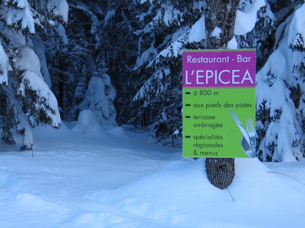 La Commune de Bellefontaine propose en gérance un restaurant idéalement situé au pied des pistes de ski et des départs de randonnée au cœur du Parc Naturel Régional du Haut-Jura.

Il se compose : d'une grande salle de restauration, d'une belle terrasse ensoleillée ainsi que d'une cuisine toute équipée.

Possibilité de proposer du snacking, des plats du jour mais également des menus régionaux.

Deux appartements au-dessus de l'établissement sont à votre disposition.

Ce restaurant n'attend plus que vous !