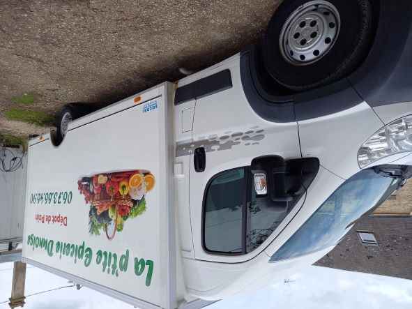 Vente de la tournée, en cours d'exploitation.
vente du camion ambulant
En plus possibilité de vente du camion firgorifique pour stockage fruits et légumes; de 3 armoires positives de 600L +600L +400l;  étagères stockage épicerie...
