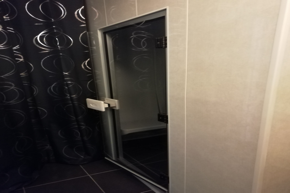 Dans une commune dynamique de 4000 habitants à 15 mn de Rennes, cet institut totalement rénové posséde 1 espace accueil, 2 cabines de soin, un hammam ainsi qu' une douche spacieuse.
L' institut se trouve à proximité de plusieurs commerces et d' un parking gratuit.
Pas de salariés.
Loyer à 524 ?.
Vous découvrirez une clientèle fidélisée et en constante augmentation.
Prestations proposées: épilations, soins visage, soins corps, beauté des mains, beauté des pieds...à développer selon vos envies.