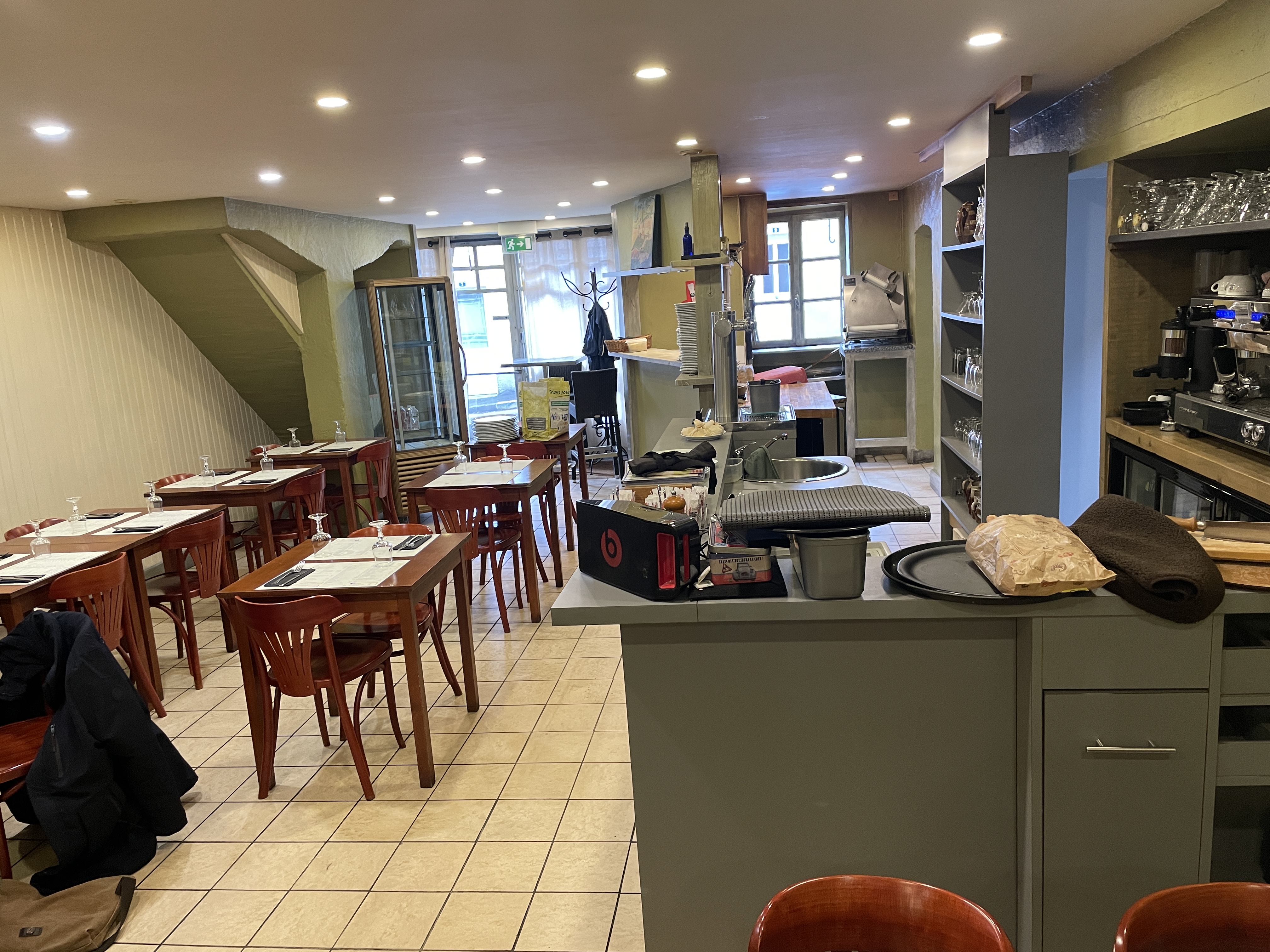 PIZZERIA « Tout le monde en parle » à Château-Chinon (58). A vendre fonds de commerce