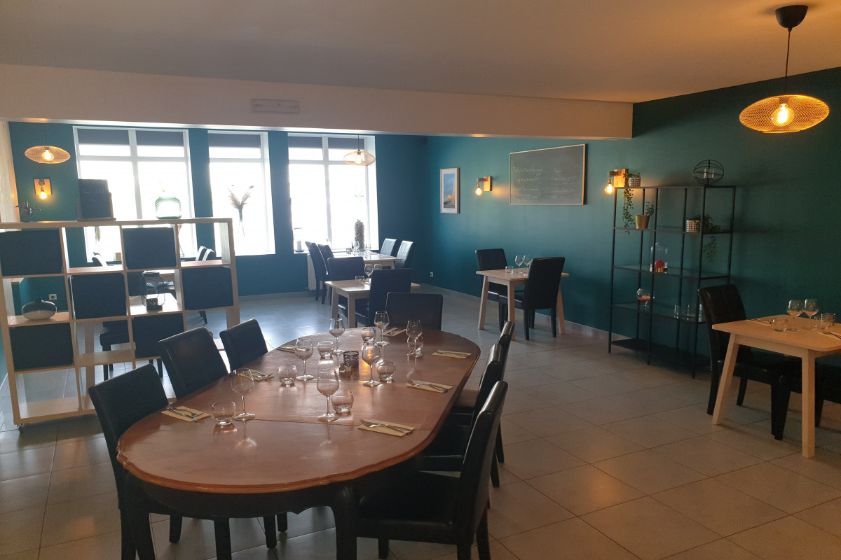 je souhaite céder mon restaurant afin de me consacrer à d'autres projets, le restaurant peut accueillir 50 personnes à l'intérieur et 30 en terrasse 

le matériel en bon état, de nombreux investissement ont été réalisés dernièrement. 
noté qu'aucune reprise de personnel n'est à prévoir et aucun contrat brasseur