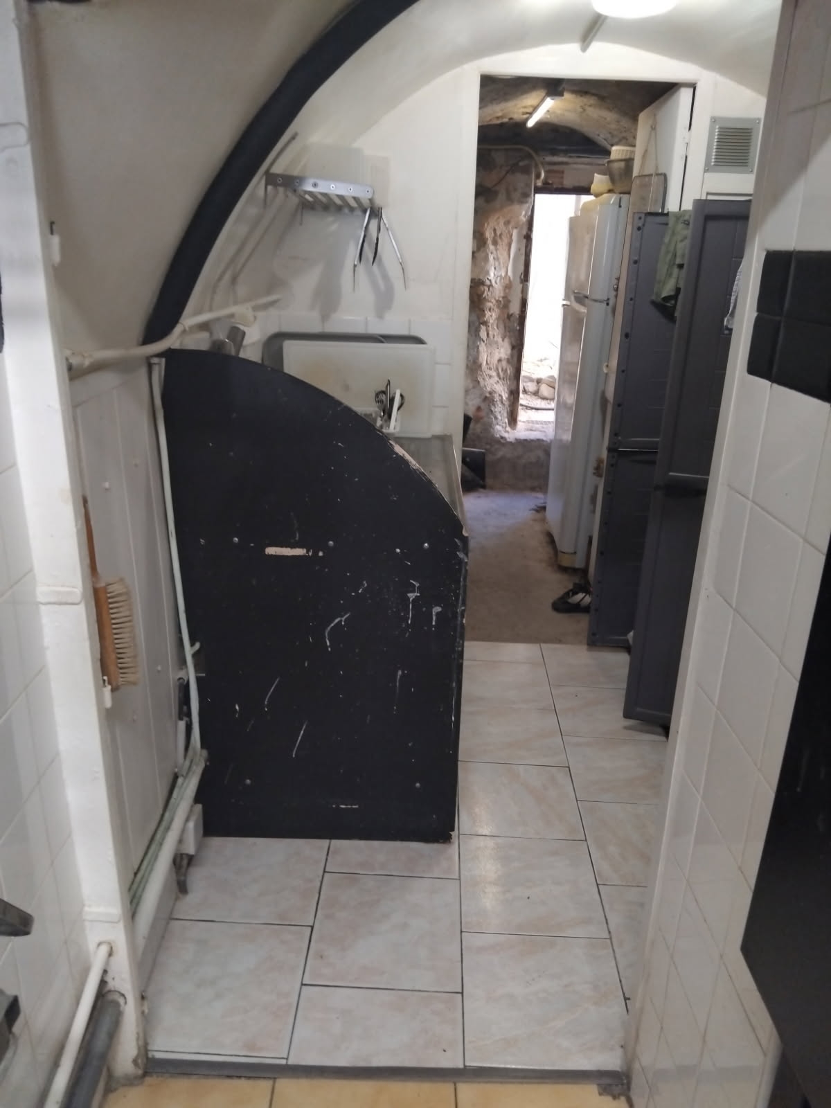 Fond de commerce pizzeria snack a. Emporter de 50m2 avec chiffre d'affaires pour 2024 de 10000€ loyer 352€ possibilité d achat des murs . 
Four électrique, plancha, friteuse, frigos, place de parking, réserve.
Situé dans un village de 1100 habitants avec une grosse affluence touristique de juin a novembre. Capitale du parapente.
Je vends car j ai deux affaires et il est compliqué de s occupé des deux .
Possibilité de formation au métier.