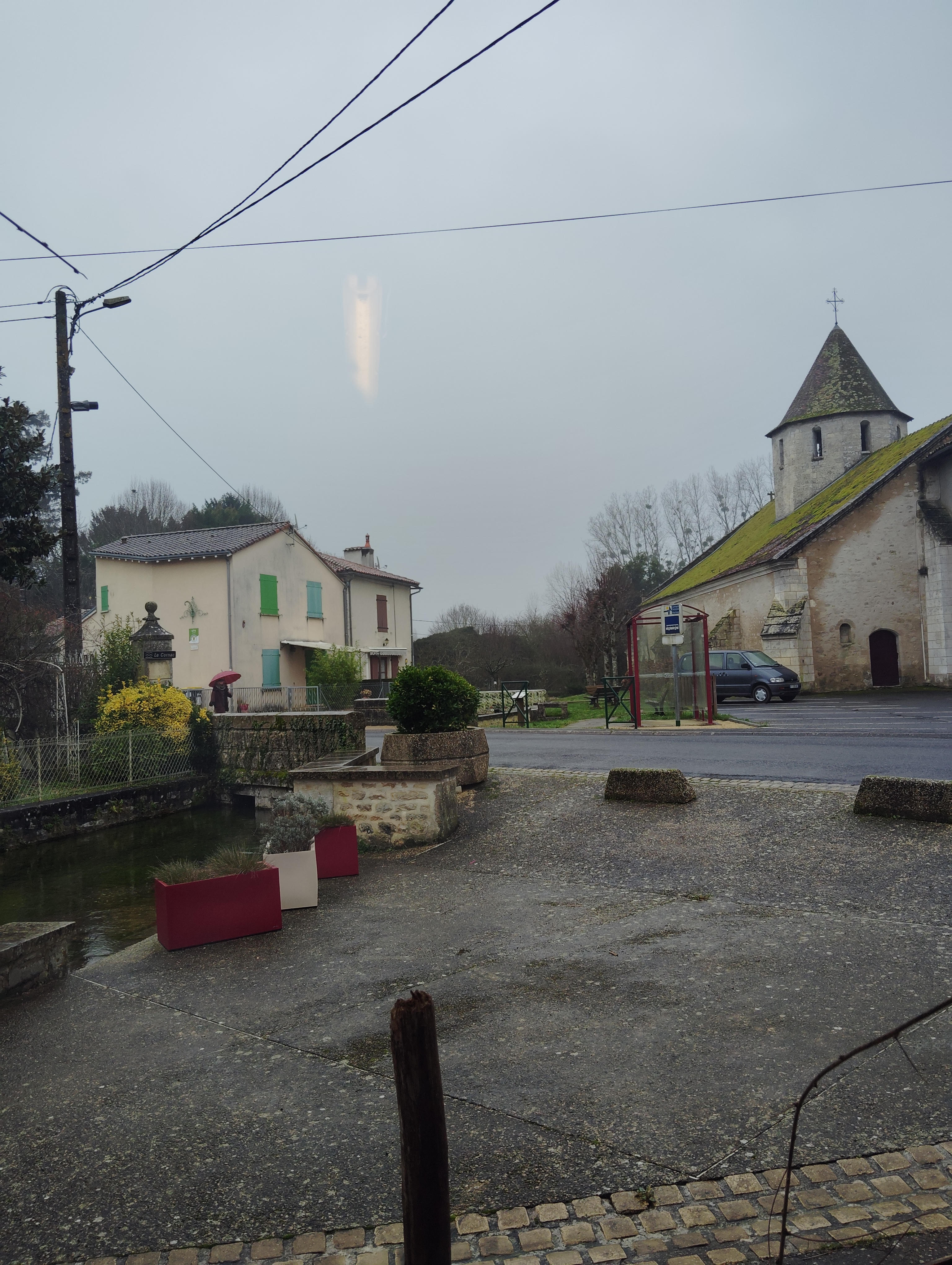 Murs et fonds dans un petit village de la Vienne (86).
Plus de détail par mail où de vive voix