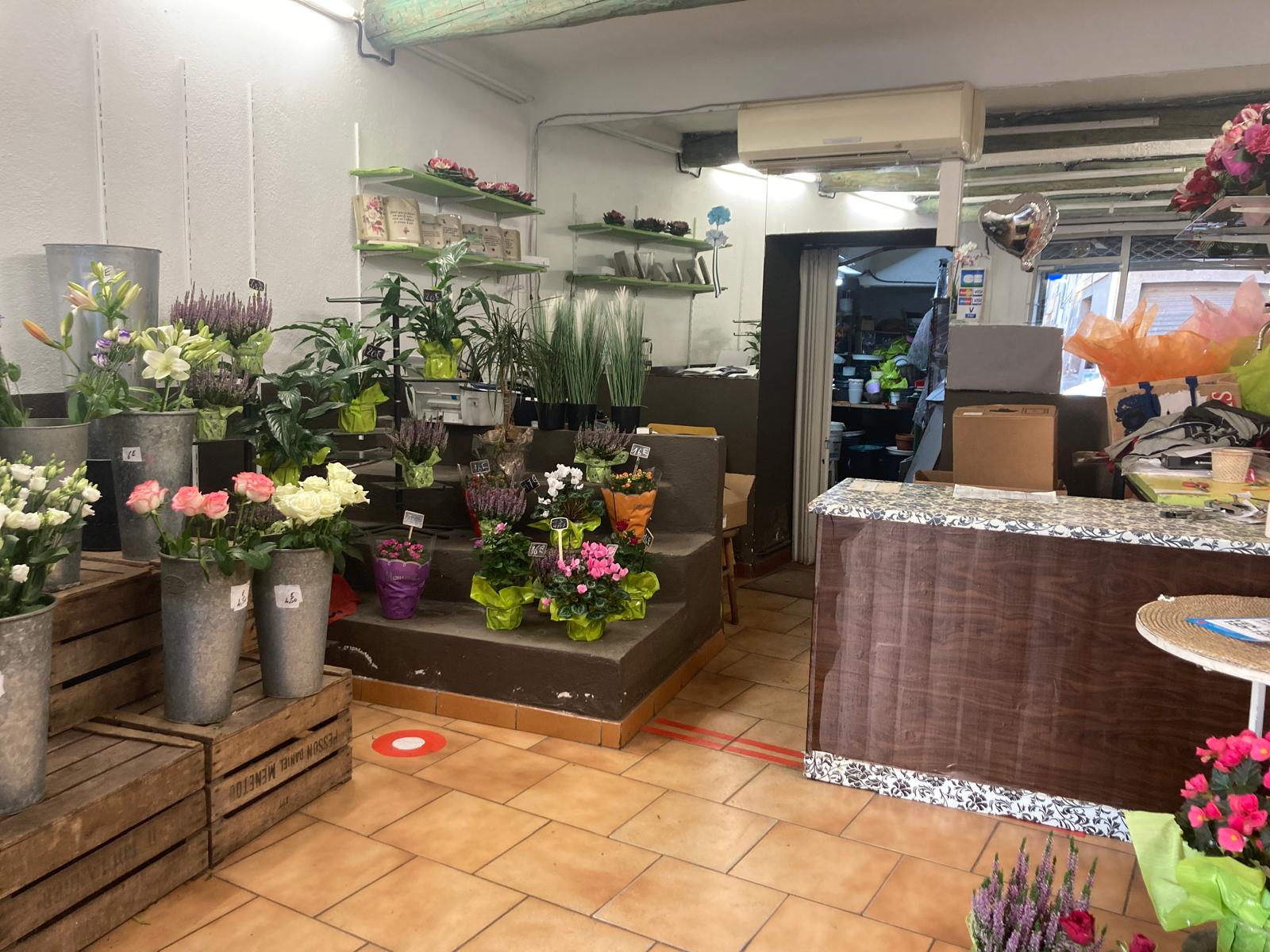 Jolie boutique de 60 m2 , située au plein coeur du village des Milles.
Le commerce est vendu avec tout le matériel nécessaire dont une chambre froide, pour exercer de suite.
Ce commerce existe depuis 1985. J'ai racheté celui ci en 2003.

Clientèle fidèle locale et de passage, située près de nombreux commerces.

Cessation d'activité pour prise de la retraite.
Bail 3/6/9 refait en 2024

Petit loyer