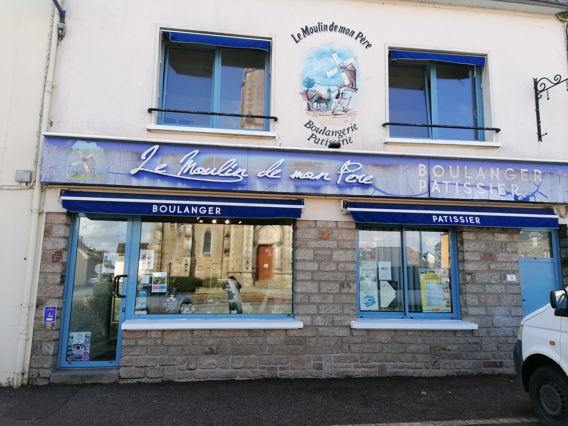 A vendre boulangerie pâtisserie, au alentours de la roche Bernard,dans un village de 2400 habitants. A 30km de la mer dans le Morbihan. A développer.
