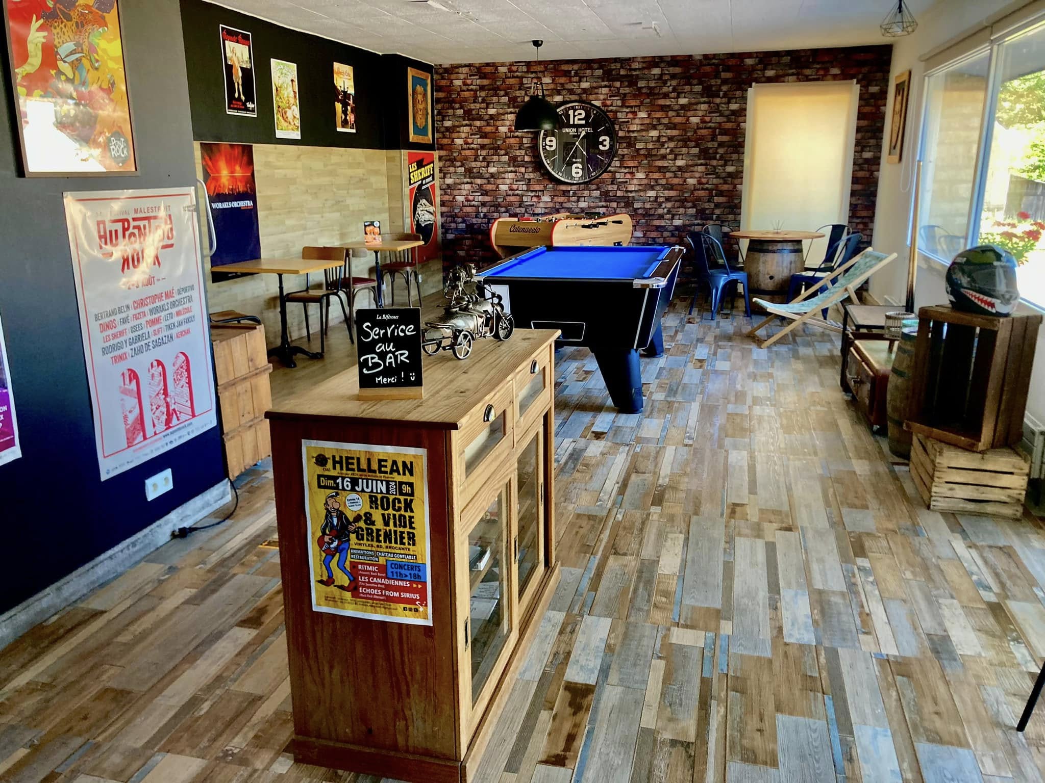 A VENDRE - RESTAURANT CLE EN MAIN - BELLE OPPORTUNITE



Nous proposons à la vente 100% des parts d'une SARL exploitant un restaurant, idéale pour une reprise rapide sans surprise.



* AUCUNE DETTE - situation financière saine

* MATERIEL COMPLET ET OPERATIONNEL

* ETABLISSEMENT PRET A TRAVAILLER IMMEDIATEMENT

* CLIENTELE REGULIERE ET LOCALE

POTENTIEL DE DEVELOPPEMENT (horaires, concept, livraison etc...)



Actuellement capacité de 35 couverts en salle (possibilité d'augmenter la capacité) et capacité illimitée en extérieur.

Grand parking privé.

Fort potentiel de développement, le CA de l'établissement peut largement être augmenté.

Le restaurant est parfaitement équipé (cuisine de 30m2) et prêt à l'emploi ! (aucun travaux à prévoir)

Licence IV



Clientèle fidèle et locale et très touristique 6 mois de l'année



Idéal pour un couple ou une première installation.

Cadre de vie très agréable

Très beau logement spacieux au dessus du restaurant de 100m2 avec 3 chambres, idéal pour une famille.  

Loyer perso de 500€ TTC

Loyer professionnel 900€ HT

Possibilité d'accompagner les repreneurs pour optimiser la passation

Renseignements supplémentaires ainsi que photos sur demande pour personne SERIEUSEMENT INTERESSÉE ET EN CAPACITE FINANCIERE UNIQUEMENT !