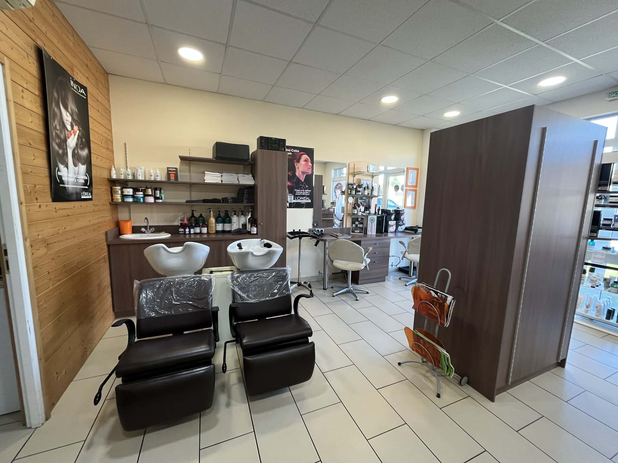 C’est un salon de campagne situé dans une petite commune, Noirterre, à quelques minutes de Bressuire.