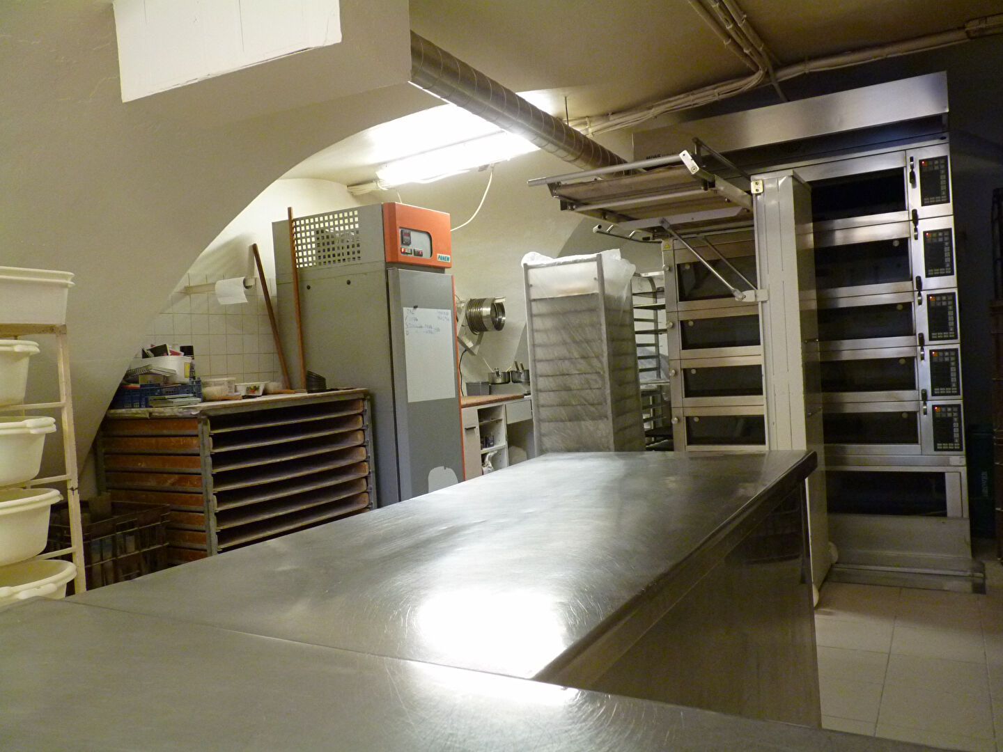 15 000€ le pas de porte ou 179 000€ pour les murs de cette boulangerie venant juste de cesser son activité, c'est ce que nous proposons à toute personne souhaitant trouver un juste équilibre entre qualité de vie et activité professionnelle. idealement située au coeur du village de Corps en bordure de la Route Napoléon avec parking a proximité et un vaste logement T5 au dessus. Le fournil est en partie équipée, le rachat de quelques éléments sera à prévoir. La commune est dotée d'une maison médicale avec 2 médecins, 2 kinés, 2 inirmières, une pharmace, une boucherie, une épicerie, un salon de coiffure, staion service, garagiste, une école maternelle et primaire, un ramassage scolaire pour le collège et le lycée,un village vacance conséquent. 
Le premier boulanger ce situé à 15km, la demande locale est importante et l'activité touristique aussi, de quoi réaliser un investissement sûr et rentable pour qui voudra s'en donner la peine.
pour plus d'information merci de vous rapprocher de notre conseiller en charge de cette affaire Monsieur Franck Tissot au zéro six vingt deux zéro quatre vingt neuf cinquante sept.