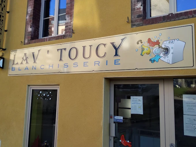 Vend fond de commerce blanchisserie /pressing, vente de produits lessiviels possèdent aussi  des dépôts dans les communes aux alentours situé  dans une commune de 3500habitants  très paisible .
Possibilité de prendre le fond et le déplacer  ou rachat des murs  plus maison  habitation , à l'écoute  toutes demandes .