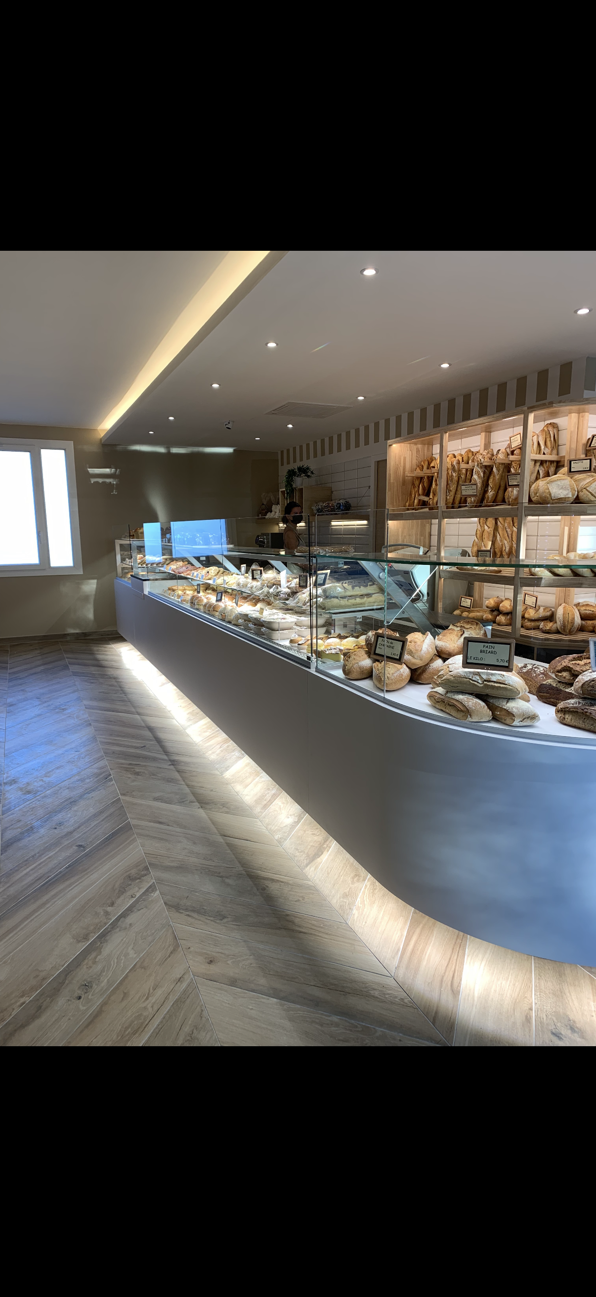 fond de commerce boulangerie-pâtisserie artisanale dans une petite ville de 30 000 habitants. proche centre ville, tout type de commerce à proximité, grand parking juste en face.
chiffre d’affaires:950 000€
5 semaines de vacances annuelles et un jour de fermeture hebdomadaire.
boutique récente 100m2
laboratoire 200m2 tout équipé avec du matériel entretenu et récent
appartement au dessus de 110m2
possibilité vente des locaux commerciaux 
vente pour un départ à la retraite.