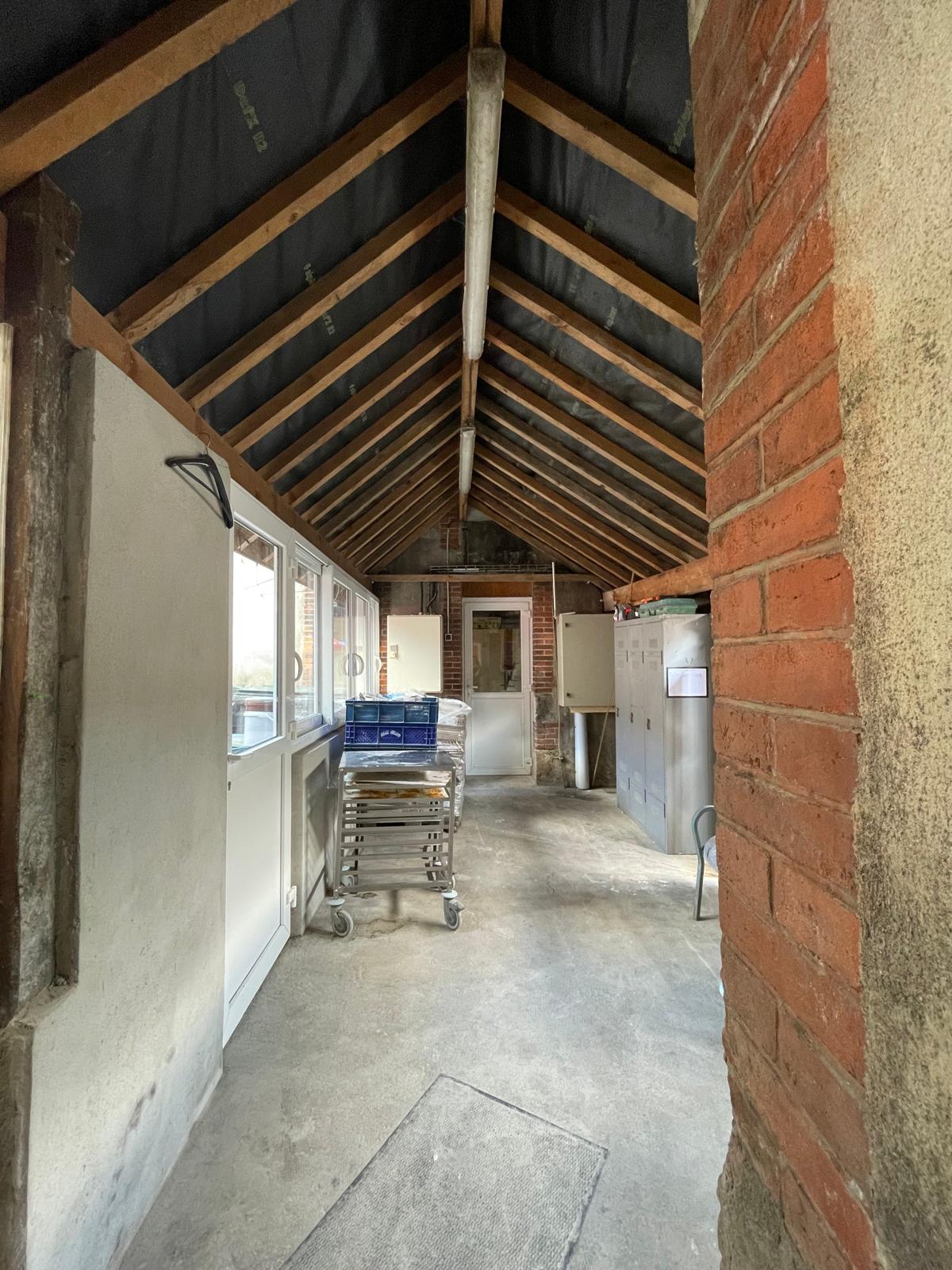 Boulangerie pâtisserie de village. 1200 habitants, écoles primaires et tout commerces,collège et lycée en bus