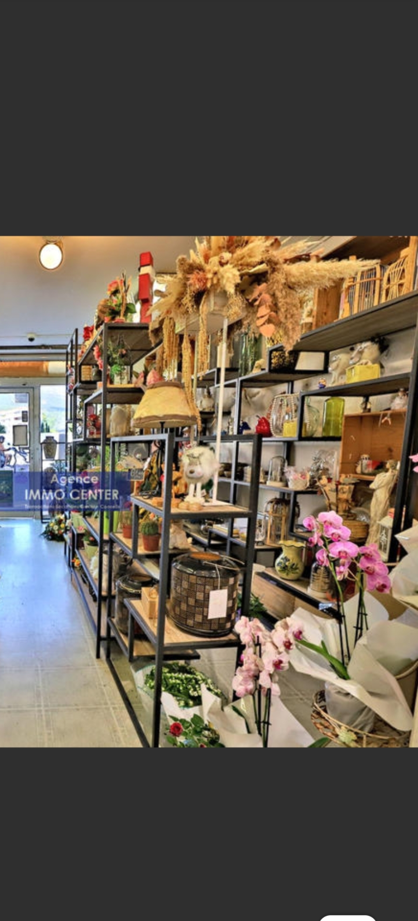 Départ  en retraite , le fond de commerce  d'une boutique  de fleuriste  + appartement Type 3  communiquant  au dessus de la boutique beaucoup d'activité très bien situé en centre du village  très grand opportunité, travaille avec  la Mairie  + association, clientèle  nombreuse  et fidèle beaucoup  d'activité  et de passage , un petit loyer de 625€ par Moi .
 Fond tous  commerce pouvant faire autre activité sauf restauration 
Activités possibles
EXEMPLE;
Audition 
Optique
Barbier
Vente de plaque funéraire + Fleurs funéraire
Mode Homme, Mode Femme,
prêt à Porter 
Coiffure
Magasin  de toute objet de décoration 
Cabinet de médecin 
Cabinet  D'infirmière
Onglerie 



Pour plus de renseignement me contacté au 

06/16/09/96/92