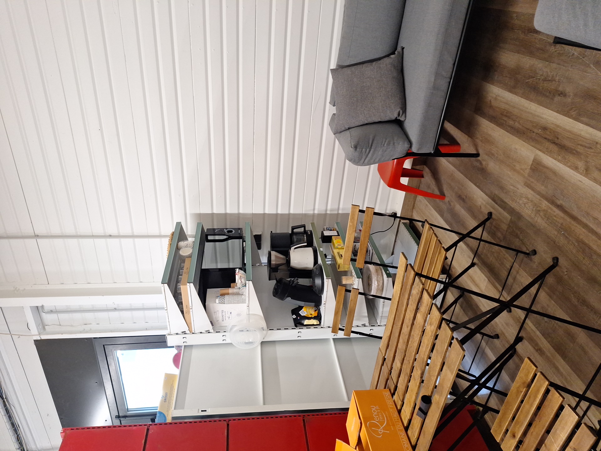 LES HERMITES - La retraite arrive, et vend commerce superette à la campagne d'une surface de 100m² de vente plus réserve. Très belle outil de travail et bien équipé dans un village dynamique. Epicerie existante depuis plus de 50ans. Faible loyer car mur appartenant au Communauté de Commune.
Renseignement possible après découverte du projet.
Accompagnement possible au démarrage.