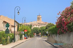 Le village de Rasteau situé dans le département du Vaucluse recherche un couple de boulanger pour reprendre ce commerce. 
Le boulanger devra être titulaire du CAP pour fabriquer du pain artisanal de qualité, de la viennoiserie et pâtisserie.
Tout le matériel est en place pour fabriquer le pain, la viennoiserie et la pâtisserie. 
Le potentiel de développement est très intéressant, il a été étudié par une personne du métier qui vous proposera un accompagnement afin de faire aboutir le projet.   
Tous les types de commerce sont présents sur la commune.
Possibilité de logement au-dessus de la boulangerie. 
Toutes les candidatures seront étudiées et une réponse sera faite à toutes les demandes. Un premier contact téléphonique sera nécessaire au 0680118231   
Nous acceptons les reconversions professionnelles qui ont un projet sérieux.
Par la suite les candidats devront faire parvenir par mail une lettre de motivation et leurs coordonnées à l’adresse que nous lui indiquerons.
Prix de vente 70 000€, nous étudierons toutes les propositions en tenant compte des capacités du repreneur.