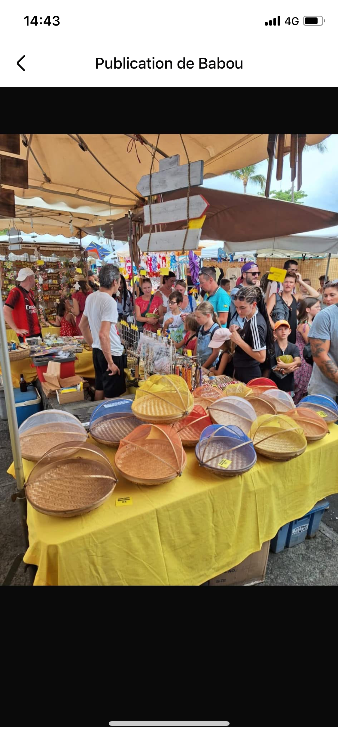 Vends activité commerce non sédentaire avec emplacement sur la merveilleuse Ile de la Réunion pour cause de départ à la retraite. Activité créée depuis 23 ans, vente d’objets de décoration ( articles touristiques et local, Bijoux fantaisies ) avec possibilité d’évolution d’exploitation sauf alimentaire.
L’activité se déroule sur les plus beaux marchés de l’île de la Réunion avec une très forte fréquentation et un chiffre d’affaire très enviable.
- Vendredi Saint Paul journée complète 7mètres linéaires / 3 mètres de largeur avec véhicule à proximité
- Samedi Saint Pierre 1/2 journée 9 mètres linéaires / 4 mètres de largeur avec véhicule derrière le stand
- Dimanche l’Ermitage 1/2 journée 7 mètres linéaires / 4 mètres de largeur avec véhicule juste derrière le stand

Compris dans la vente: 

- Un camion Peugeot Boxer L2H2 en parfait état avec révisions suivies, 
- 6 parasols forains avec pieds lourds ( 2 de 3 X 3 - 2 de 4 X 3 - 2 de 2,50 X 3 )
- 15 poids, 10 chandelles, 4 barres longues + Tuteurs - 13 Grilles d’exposition, gouttières + Bâches, 8 tréteaux aluminium de 2 mètres avec leur planches, 2 tréteaux aluminium de 1 mètre avec leurs planches.
- Stock pour une valeur de 30 000 € de marchandise à exploiter.

Gros plus non négligeable très grand local de stockage pour un loyer de 150 € / mois avec plateau ( emplacement au niveau du local ) pour y déposer un container juste devant afin de faciliter la manutention. Présentation des fournisseurs sur Bali, des transitaires sur Bali et sur la Réunion ainsi que d’un agent très sérieux sur Bali pouvant gérer les commandes à distances, le remplissage des containers, l’administratif, et l’envoie des marchandises.
Possibilité de négocier le prix de vente
Me contacter en MP
Pas sérieux s’abstenir