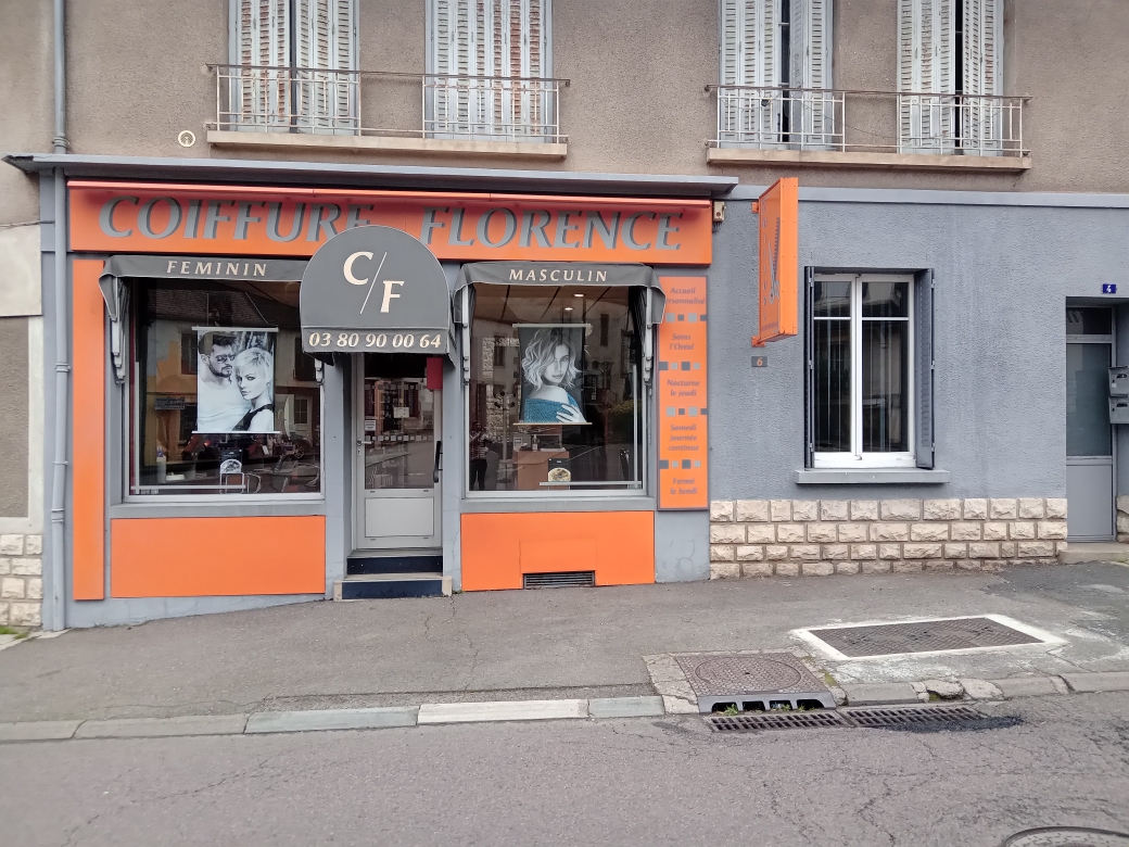 Vends cause retraite, fonds de salon de coiffure mixte situé à Arnay-Duc (21230).
Belle visibilité.
Tenu depuis 28 ans avec clientèle fidèle.
Belle surface, mobilier en état.
Loyer modéré.
Une salariée 32h/sem.
Possibilité de développer.
Affaire à saisir