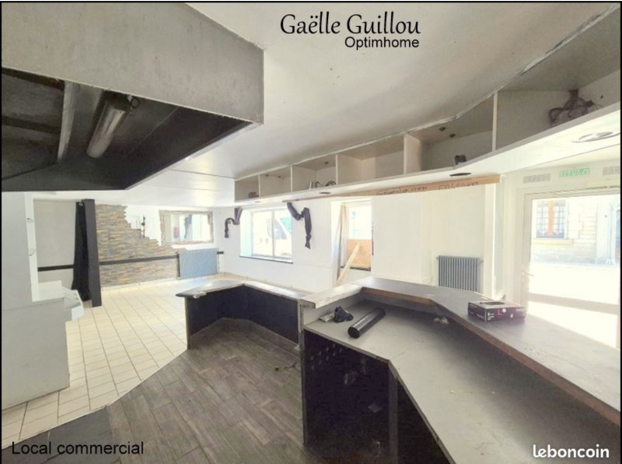 À saisir 
Local commercial bel emplacement 
Idéal Pour restauration 
Restaurant crêperie pizzeria grill
Possibilité tout autre activité (prévoir travaux si le cas)
Actuellement vide
Pas de pas de porte à acheter 
Pas de licence 4
Façade ensoleillée 
Dégagement devant garantissant la visibilité 
loyer 850€ 
Sanitaire 
Situé dans la rue principale 
Quartier en plein développement à 200m
Proche poste, lycées, église, cinéma, boulangerie 
Libre d’occupation