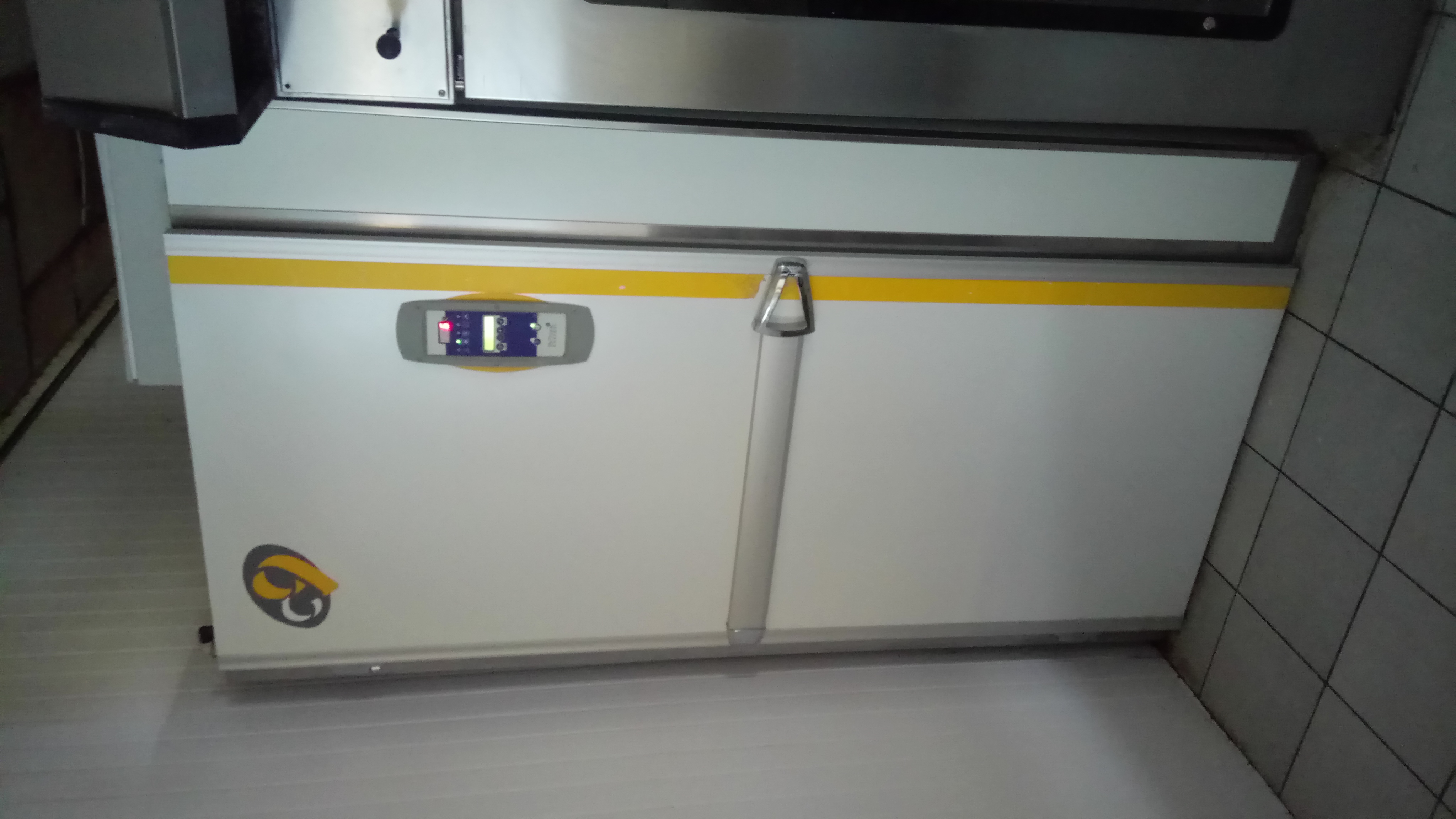 Fond boulangerie pâtisserie alimentation 
Magasin fournil et camion réfrigéré de tournée 
Fond comprenant le matériel et le camion  réfrigéré 
Vente des murs
30000 € pour la partie pro (toiture neuve)
90000 € pour la partie personnelle
( toiture neuve)
comprenant maison a rénover, appartement à rénover, cour et Champ attenant