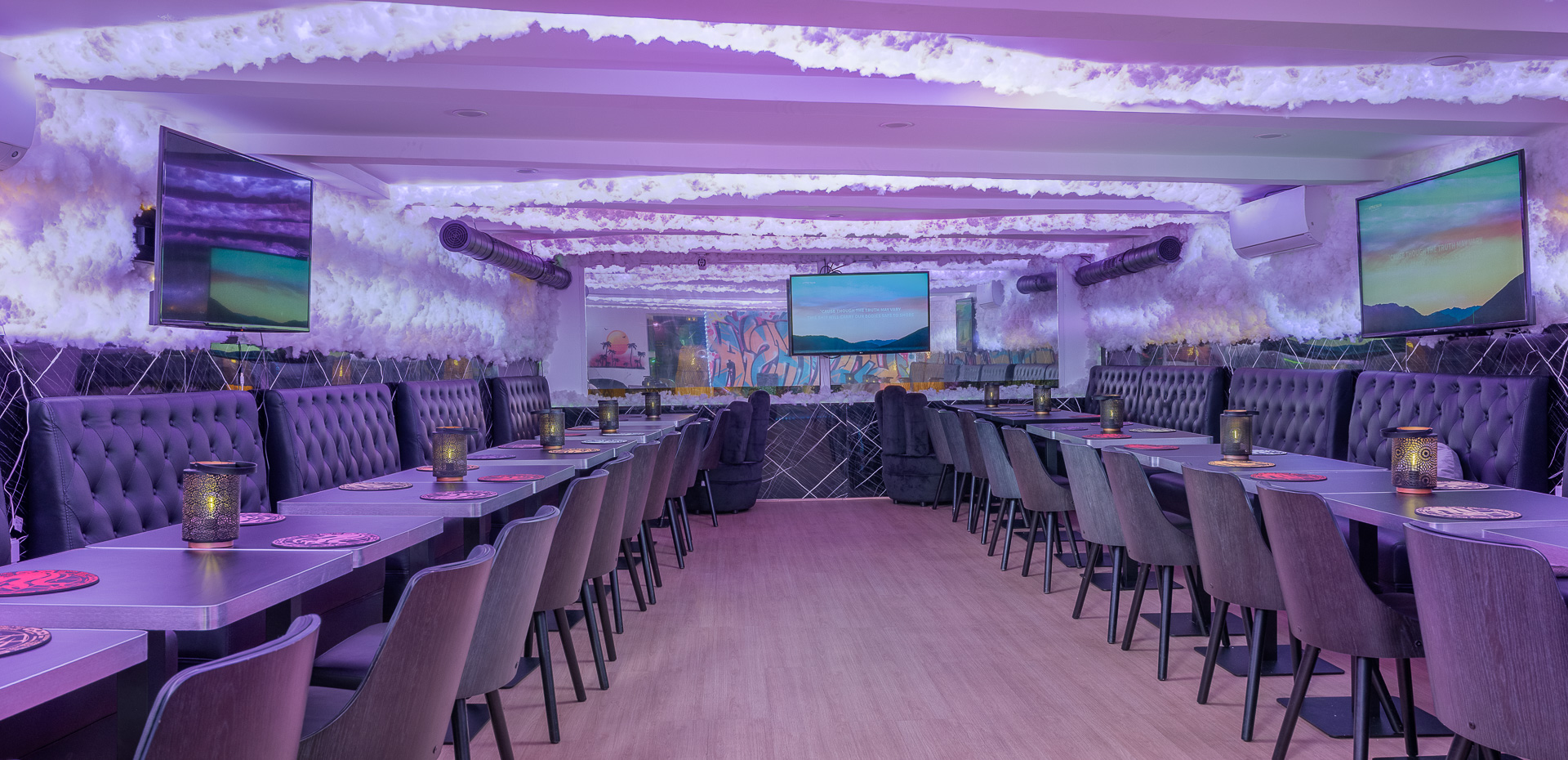 À VENDRE – RESTAURANT LOUNGE D’EXCEPTION – MARSEILLE CENTRE


✨ Opportunité rare au cœur de Marseille ! ✨

À vendre, magnifique restaurant / lounge entièrement neuf, idéalement situé en plein centre-ville de Marseille, dans un secteur recherché et bénéficiant d’une belle visibilité.

Un établissement clé en main, pensé pour créer une véritable expérience client, avec une décoration atypique, élégante et immersive.

🌿 UN CADRE UNIQUE

L’établissement dispose de plusieurs espaces et plusieurs salles, chacun avec une ambiance particulière : végétation luxuriante, éclairages LED, néons, mobilier confortable, espaces lounge et décoration soignée.

Un concept original qui peut parfaitement convenir à différents projets :

* Restaurant
* Lounge / bar à ambiance
* Chicha lounge
* Restaurant festif
* Concept événementiel
* Afterwork et soirées privées
* Anniversaires et événements professionnels

🔥 UN ÉTABLISSEMENT NEUF ET ENTIÈREMENT ÉQUIPÉ

Le local a été entièrement aménagé et rénové avec des prestations de qualité.

✅ Établissement neuf
✅ Matériel de cuisine complètement neuf
✅ Cuisine professionnelle
✅ Extraction
✅ Climatisation
✅ Installation électrique 380 V
✅ Plusieurs salles / espaces
✅ Mobilier et décoration inclus
✅ Ambiance lounge haut de gamme
✅ Éclairage et décoration immersive
✅ Aucun gros travaux à prévoir
✅ Établissement prêt à exploiter

L’ensemble offre un véritable effet “waouh” dès l’entrée et permet de proposer une expérience différente des établissements traditionnels.

📍 EMPLACEMENT PREMIUM

Marseille centre, emplacement stratégique avec une forte attractivité et une excellente accessibilité.

Un emplacement idéal pour développer un concept de restauration, lounge ou établissement festif.


➡️ Crédit vendeur accepté, sous conditions.
➡️ Location-gérance possible, sous conditions.
➡️ Caution obligatoire pour la location-gérance.

📞 Dossier et renseignements complémentaires sur demande.

Une opportunité exceptionnelle pour un professionnel souhaitant reprendre un établissement neuf, entièrement équipé et avec une décoration réellement atypique.

À voir absolument !