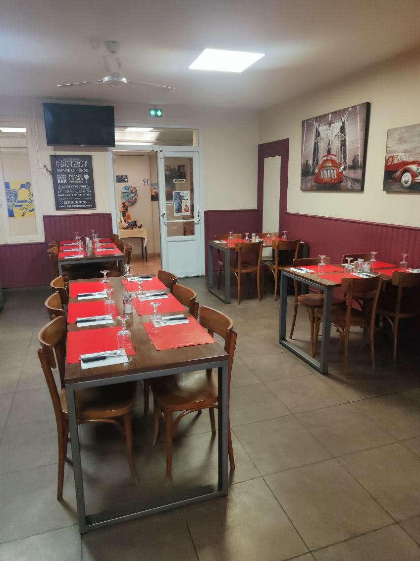 À vendre restaurant 160000€
Ouvert du lundi au vendredi 16h fermé tous les weekends et jours fériés 
6 semaines de vacances
EBE 87680€
Axe très passant sud Deux-Sèvres