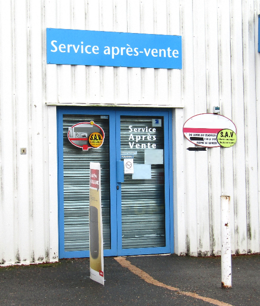 Suite au projet de départ à la retraite, le chef d’entreprise d’un Service-Après-Vente, recherche un repreneur. Il sera salarié dans un premier temps afin d’être formé et il pourra ensuite acheter les parts sociales du cédant,  au printemps 2026.
Les activités exercées sont : la réparation de petits et gros électroménagers, dépannage à domicile et en atelier. Ces activités sont complétées par la vente de pièces détachées au sein d’un magasin d’une vingtaine de mètres carrés.
Située au cœur de la Lozère, cette entreprise, créée il y a plus de 15 ans, répond notamment à la demande de particuliers. Un fichier client est tenu à jour et permet de retracer l’historique des prestations effectuées au cours de ces 10 dernières années.
Les clients peuvent solliciter ce Service-Après-Vente dans le cadre d’une garantie qu’ils ont souscrit dans le magasin BUT ou sollicitent le SAV indépendamment.
S.A.V électro-ménager dans toutes les marques.
Les locaux, construits en 2007, sont en bon état, ils comprennent une partie magasin, un bureau, un atelier (100 m²), un Wc et des places de parking, devant la boutique.
Tout le matériel nécessaire à l’activité : fourgon, diable, table élévatrice, petits outillages… Il n’y a pas de concurrent à moins de 25 km.
Il y a une salariée (à mi-temps) en poste.
Loyer : 312€ HT/mois
Ventes des parts sociales (30%) : 30 000€