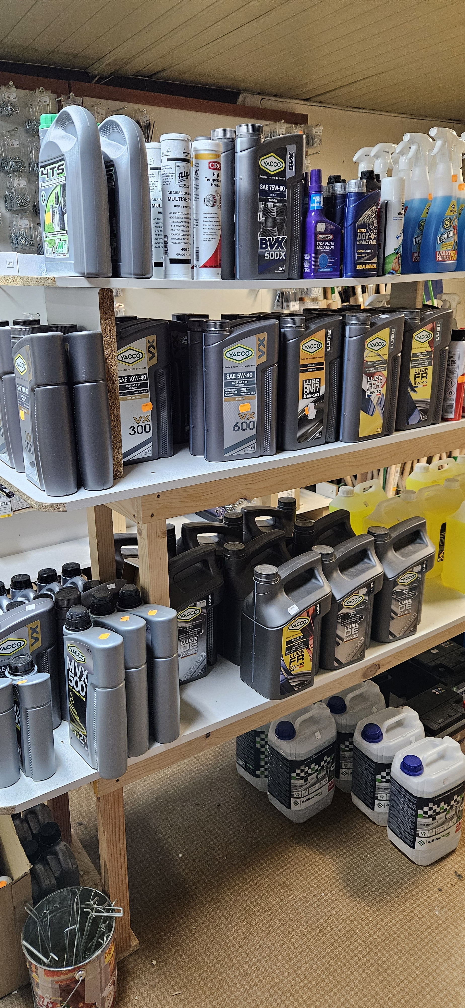 A vendre fonds de Commerce Cause retraite Mars 2027

Commerce situé dans un village classé parmi  « Les Plus Beaux Villages de France »
Village médiéval au cœur de la Bourgogne, à 2H de Paris offrant un patrimoine  architectural remarquable, riche de par ses commerces, ses artisans, ses artisans d'art, sa vie associative, ses services et infrastructures, ses marchés, ses festivals musicaux ...
Commune classée ZRR

Activité diversifiée garantissant une rentabilité pérenne  : Quincaillerie, Droguerie,  Souvenirs, Cadeaux, Gaz, Jeux, Jouets, Jardinerie, Pêche, Papeterie, Bijoux, Librairie

Surface de vente 120m2. Réserve 200m2
Loyer faible : 710€ mensuel
Stationnement facile et gratuit
Fermé Dimanche Lundi jours fériés et 3 semaines de congés par an
Aucun personnel à reprendre
Accompagnement possible à la reprise

Projet de reprise idéal pour un couple.
Prix du fonds 260 000€ hors stock