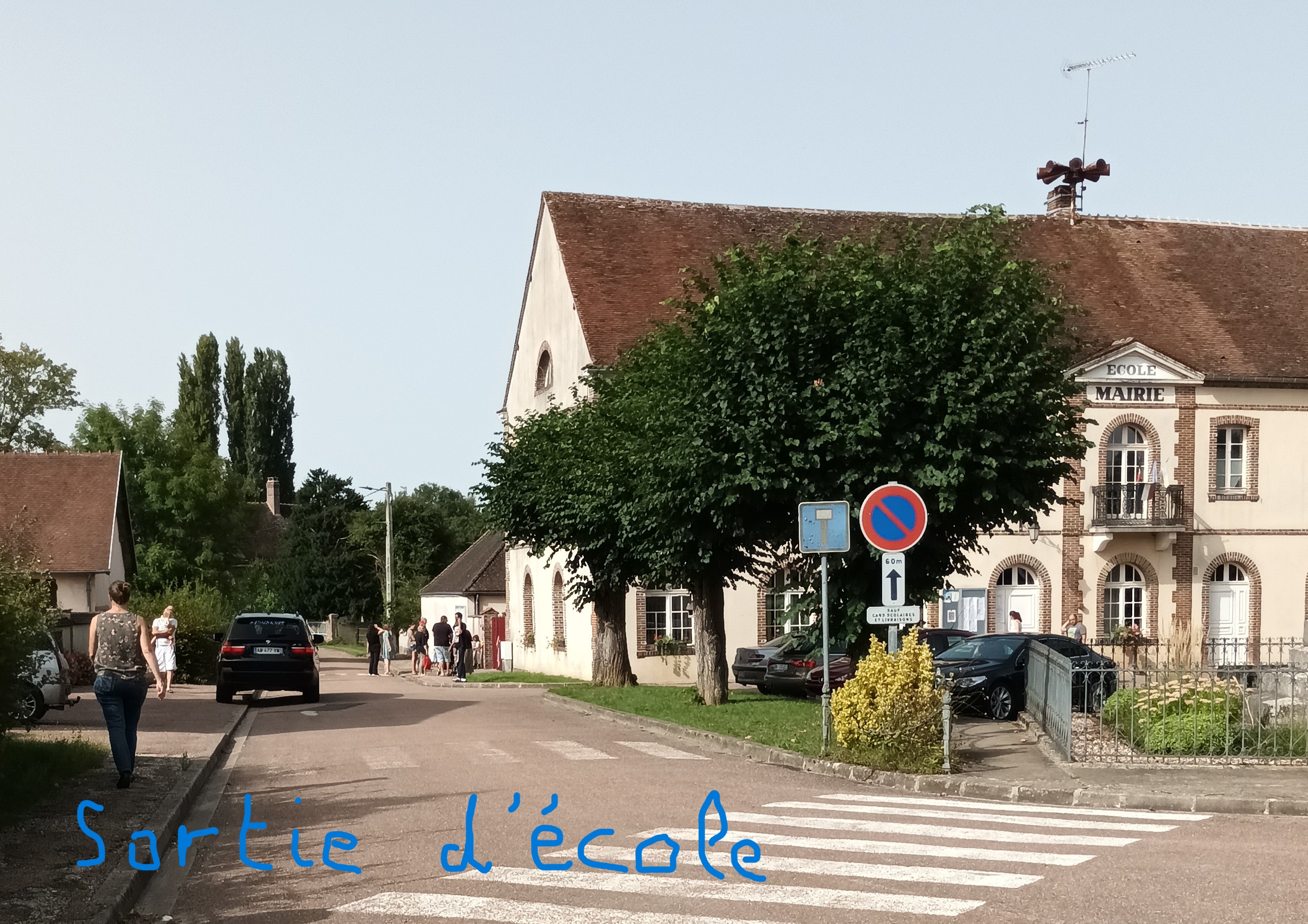 La Ferté Loupière recherche son boulanger

Présentation du commerce :
Une boulangerie en renaissance (suite incendie, clientèle fidélisée par dépôt de pain provisoire) 
-	un magasin (40 m2), un fournil équipé d’un four et un bel espace de préparation en pâtisserie associés à d’autres commodités (réserve, bureau, …) seront prêts en octobre 2024.
-	une surface de vente suffisamment grande pour accueillir un rayon épicerie qui sera un plus pour les villageois et le commerçant.
-	Située au croisement de 2 routes départementales, en face d’un parking.
-	Avec un logement indépendant, au dessus de la boutique.

Les équipements professionnels, le mobilier correspondront à une création de fond qui restera à l’exploitant. 

Présentation du village :
La Ferté Loupière, un pittoresque village de Puisaye (89 Yonne) possédant de nombreux atouts : 
-	Sa localisation :   à moins de 150 km de Paris, à quelques km d’un échangeur de l’autoroute A6, au croisement de 2 départementales d’importance, elle est la porte d’entrée nord de la Puisaye, région touristique.
-	Sa population :     540 habitants (en progression) auxquels il faut ajouter les occupants des résidences secondaires (28% des habitations) est un socle de clientèle qui s’intègre dans une zone de chalandise de près de 4500 habitants.
-	Son école :            accueille les enfants du village et des communes avoisinantes en classe maternelle et primaire. 
-	Son église :           classée car possédant une peinture murale exceptionnelle, attire des touristes de toute l’Europe.
-	Sa vie culturelle :  enrichie par le dynamisme des associations (galerie d’art, manifestations populaires régulières, randonnées, …)
Son activité économique est variée : 6 commerces, des entreprises de bâtiments et travaux publics, un médecin, un cabinet d’infirmier, …  et, ce qui est aussi sa fierté, une agriculture diversifiée.
Notre commune, par sa position, son histoire et son dynamisme attire et rayonne.