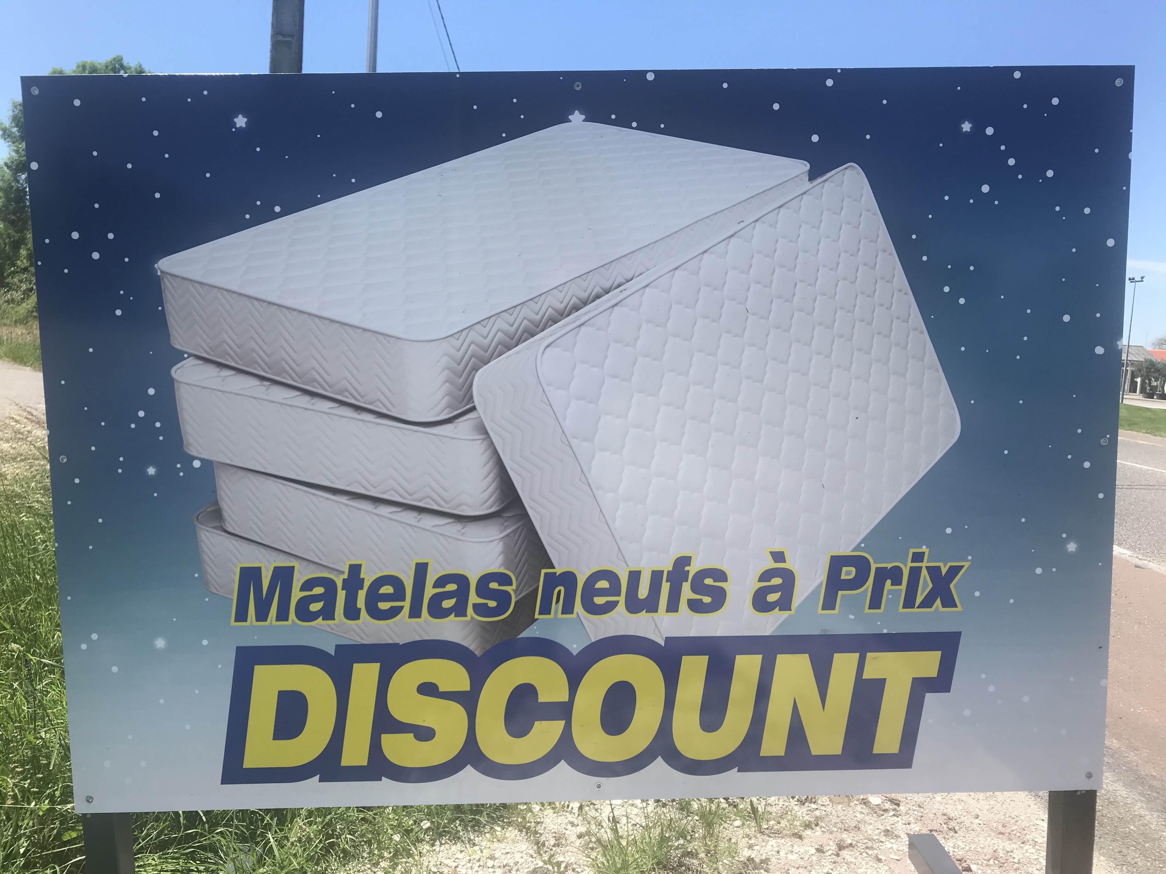 Magasin mobilier d'occasion ameublement, déco, matelas neufs à prix discount, peinture à prix discount sur une surface de 600 m2 avec emplacement grand axe.
Crée en 2007 , 2 associées sans masse salariale.
Nous sommes à la retraite et souhaitons passer la main car c'est une très belle affaire sans concurrence qui dégage des bénéfices.
Le prix est de 90.000,00 euros + le stock qui sera évalué au moment de la vente.
Le loyer est de 2800 euros TTC avec un bail 3/6/9 et nous entamons notre 3eme année.