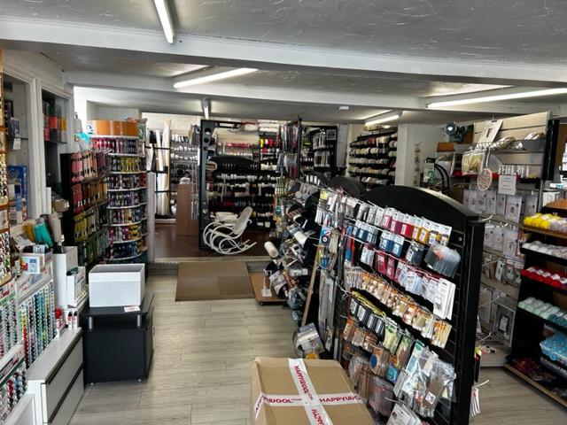 Grande mercerie de 150m2 avec vente de machine à coudre , laine phildar et pingouin et encadrement.
chiffe annuel variable de 165000 à 220000€
Existence de la boutique depuis 2002
Site internet de vente en ligne  en plus .CA de 12000 à 22000€