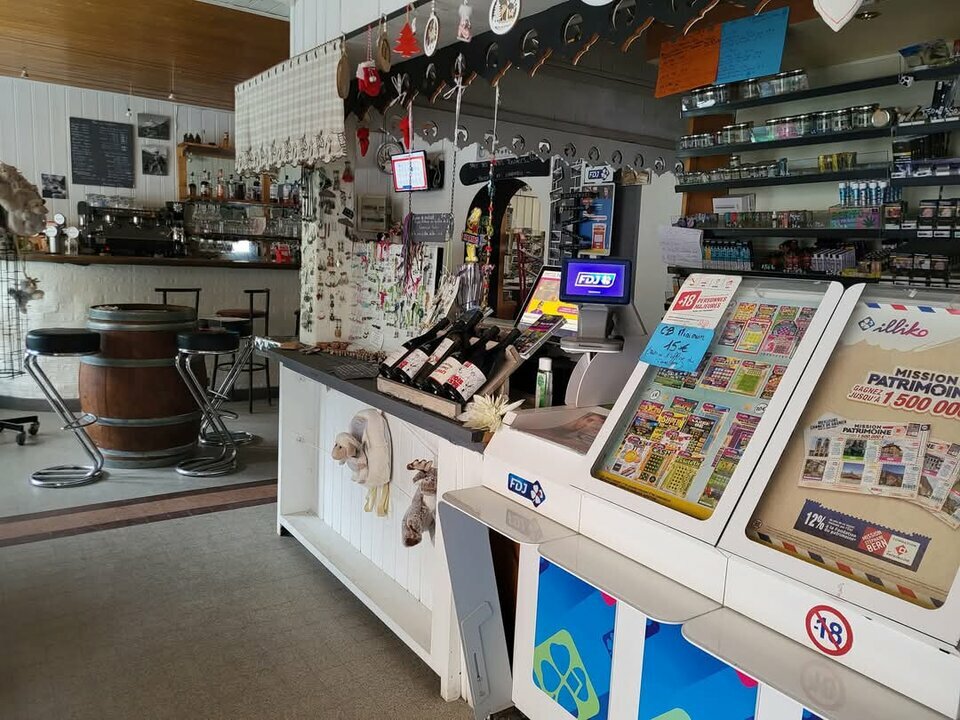 VAL CENIS (station hiver/été)
Vente Fonds de Commerce 
Tabac / CBD / Loto /Amigo /Jeux à gratter / Bar / Boissons à emporter / Charcuterie Artisanale / Cadeaux /Souvenirs / Cartes Postales / Presse (Le Dauphine)
Superficie : 94 m2 + 2 caves
4 vitrines 
2 portes d'accès
Prix : 85.000 €