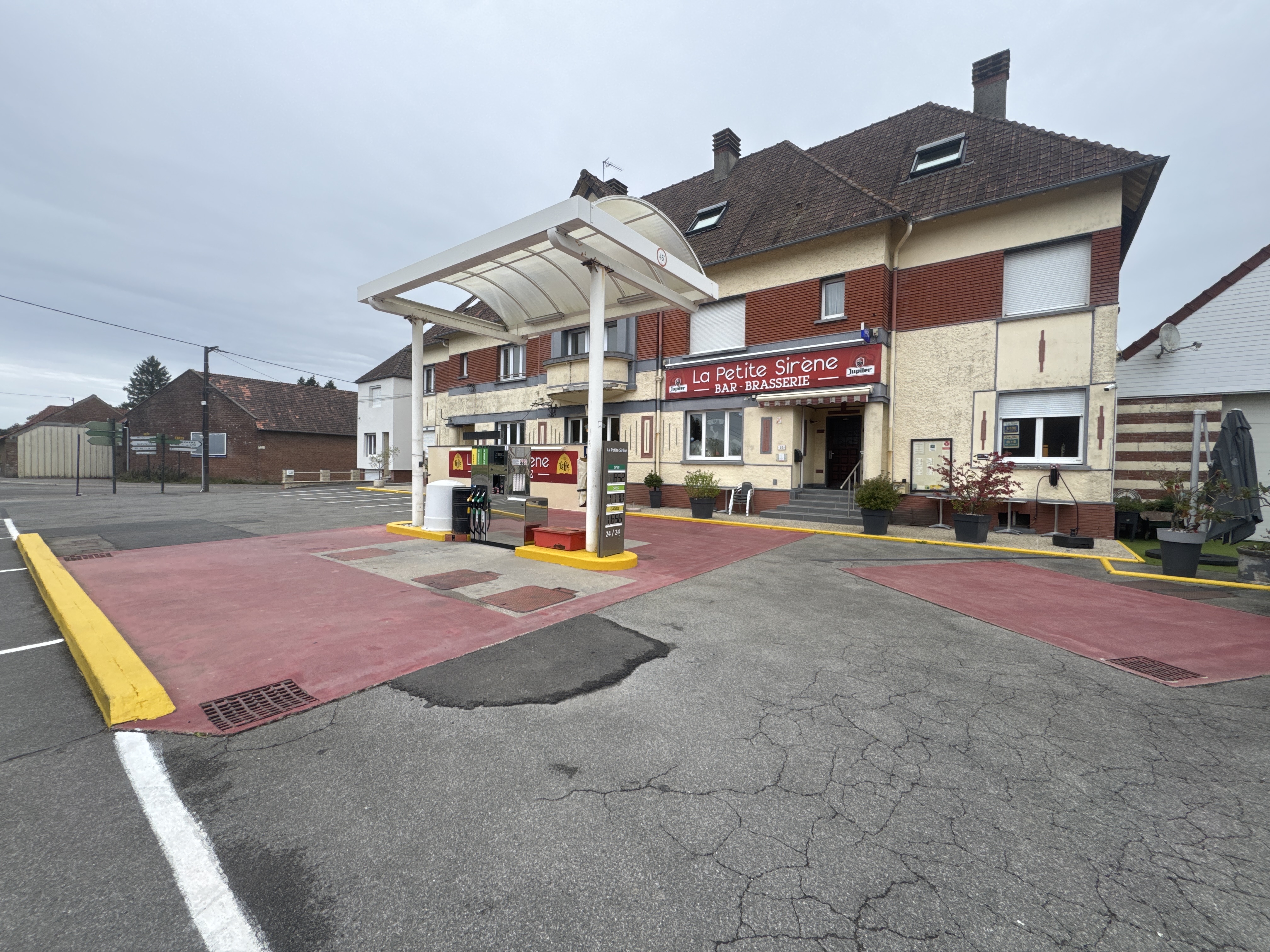 Bar brasserie station service à vendre 530 000€ 
Bilan l’année 2024 : 650 000 €