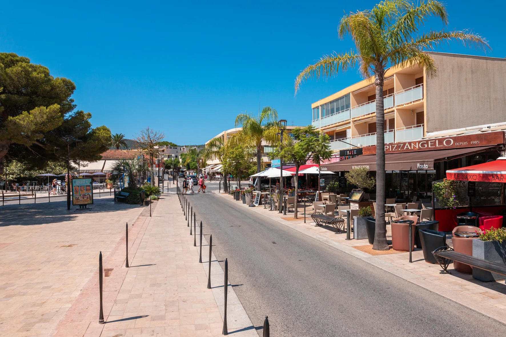 Pizzeria situé dans la rue commerçant du quartier de la faviere a bormes les mimosas 
Ca en progression 56k en 2024 80k en 2026
Travaux récents électricité plomberie neuve 2025
Local neuf
Vous bénéficiez d une terrasse de 12 couverts non soumis au taxe mairie intérieure 12 couverts 
Entièrement équipé 
Four morello frv 100 a reprendre en leasing sur 4 ans a 360ttc
Affaire reputer 4.9 sur Google 
La scampia a bormes les mimosas 
Prix 30k plus reprise du leasing