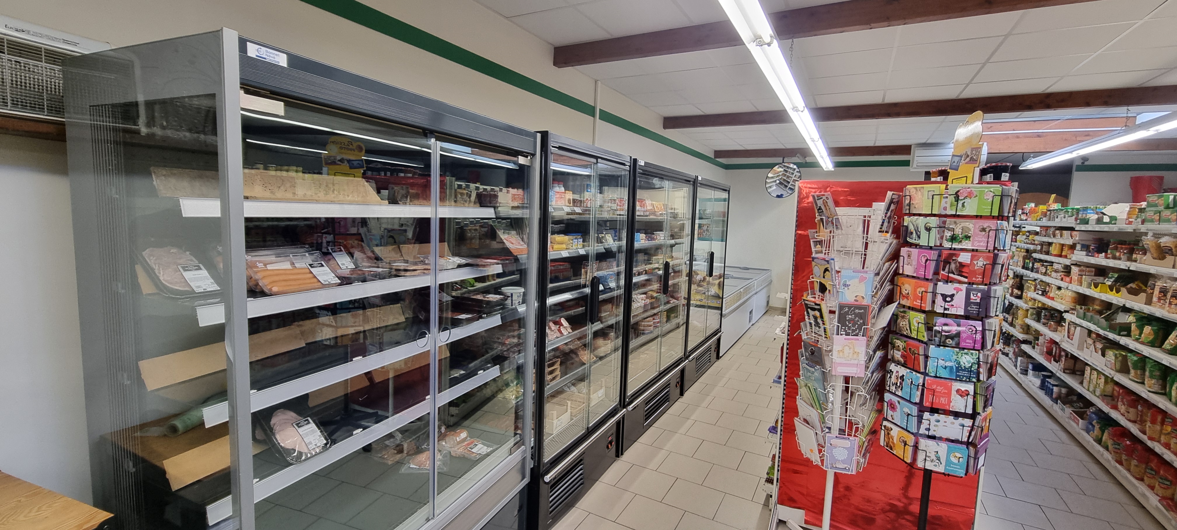 Bonjour 👋 

À vendre fond de commerce d'alimentation générale à Clémont en sologne 1h30 de Paris étang du puits à proximité 🚤⛱️🌞
Clientèle fidèle 
Vitrines réfrigérée neuves 
Four traiteur neuf 
Chambre froide
Local climatisé 

➡️ Bail commercial communal 3-6-9 💸 loyer 500€
➡️ Surface 230 m2 
➡️ CA 292 000 € 

💸💸💸 Prix négociable 100 000 € 💸💸💸